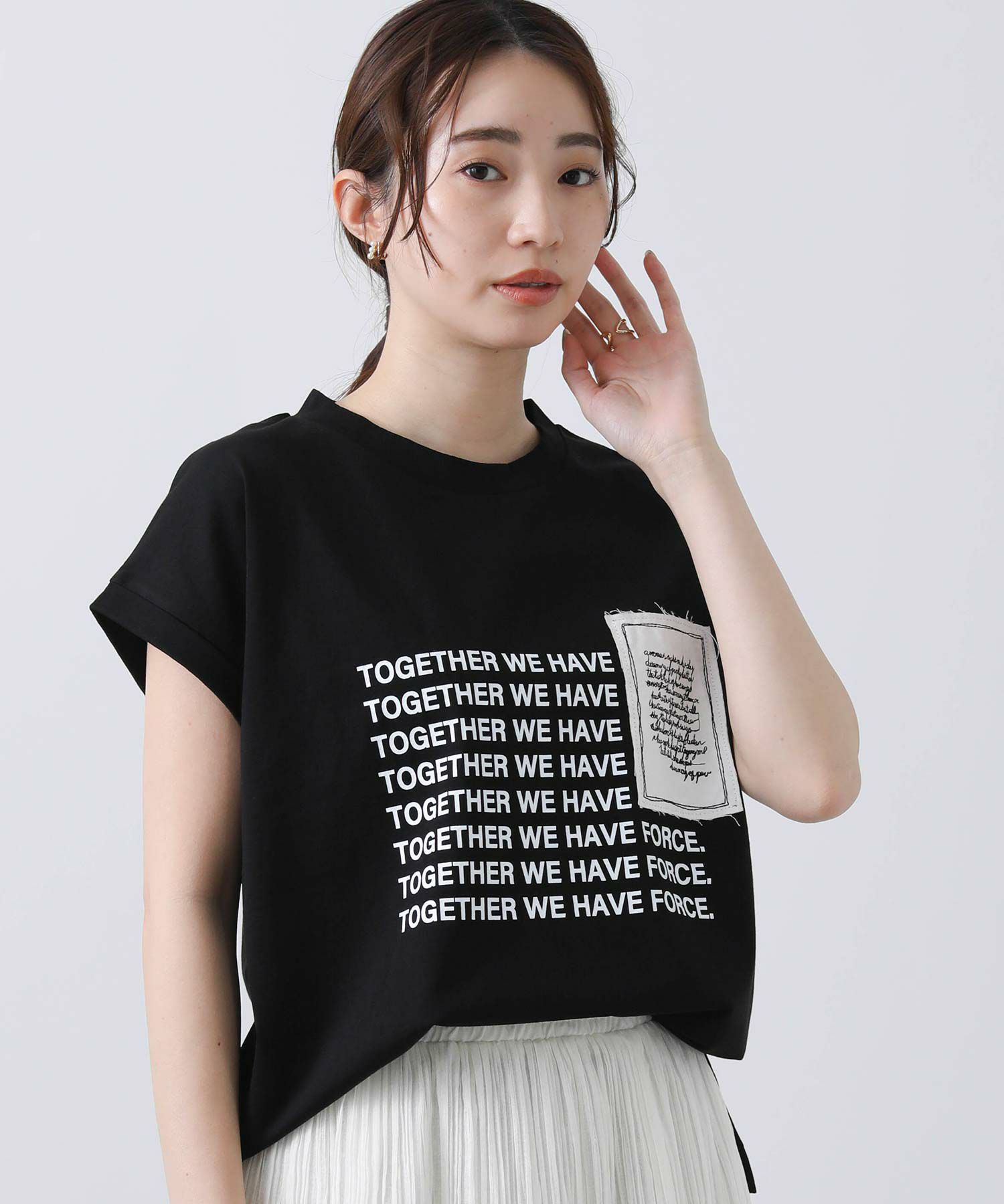 Gready Brilliantタグ付きリピートロゴTシャツ | SEKIMIKI Online