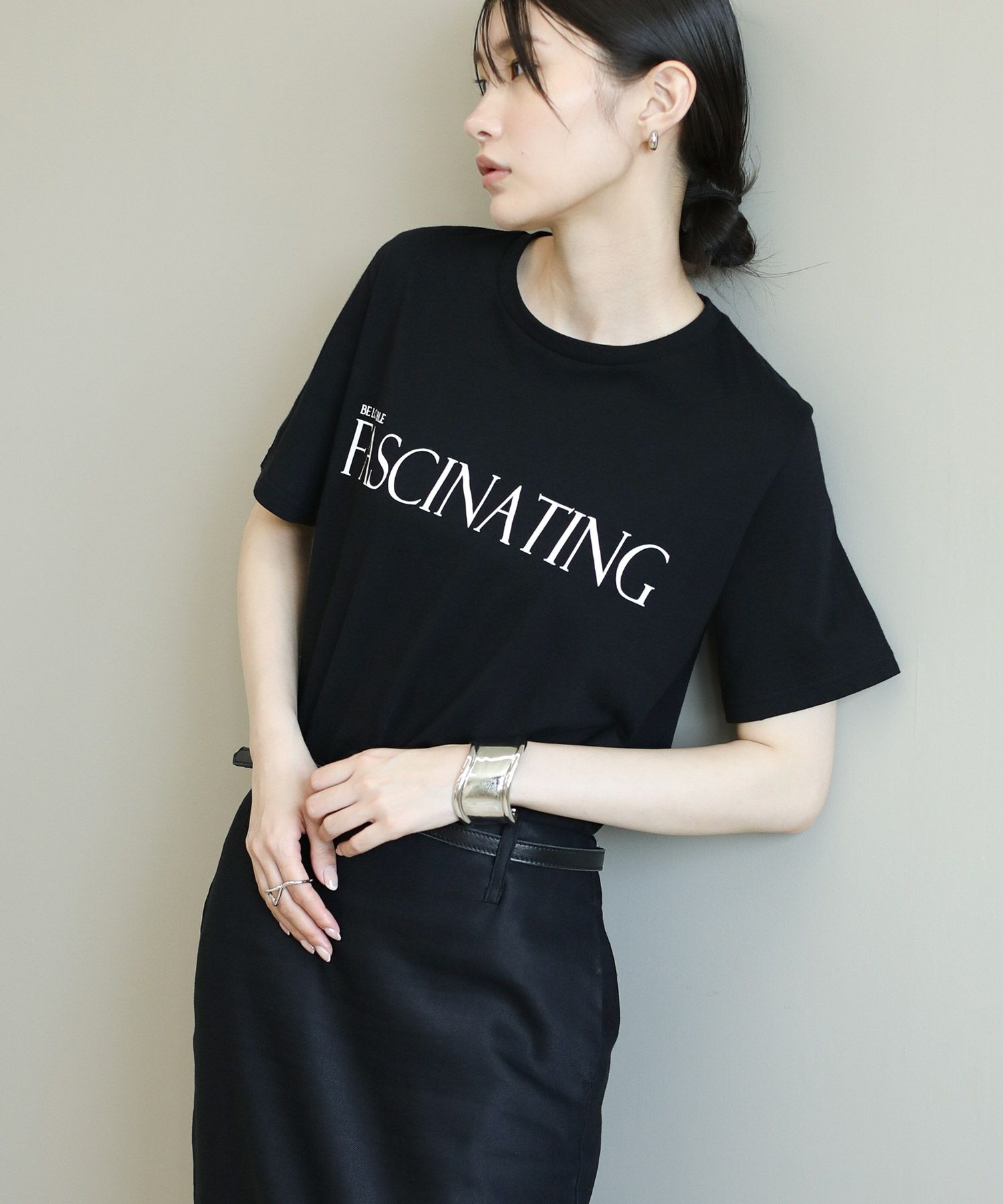 The rejoiceのThe rejoice<br>ロゴプリントＴシャツ