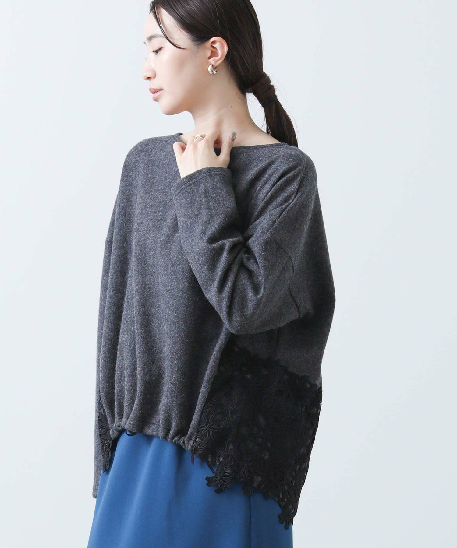 美品　  ブルーフルーテッドフルレース　ペア Super Beauty スーパービューティ 背中テープ飾りケミカルレース