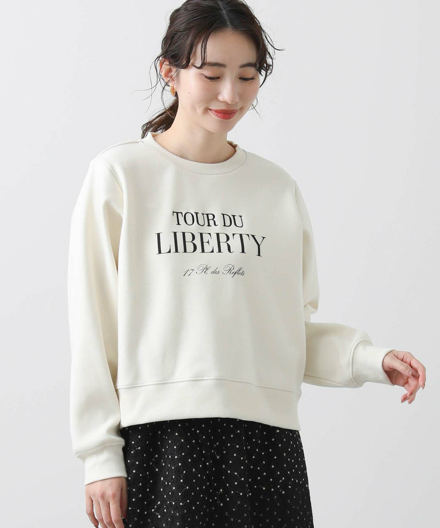 Gready Brilliants.TOUR刺しゅうクルーネックスウェット