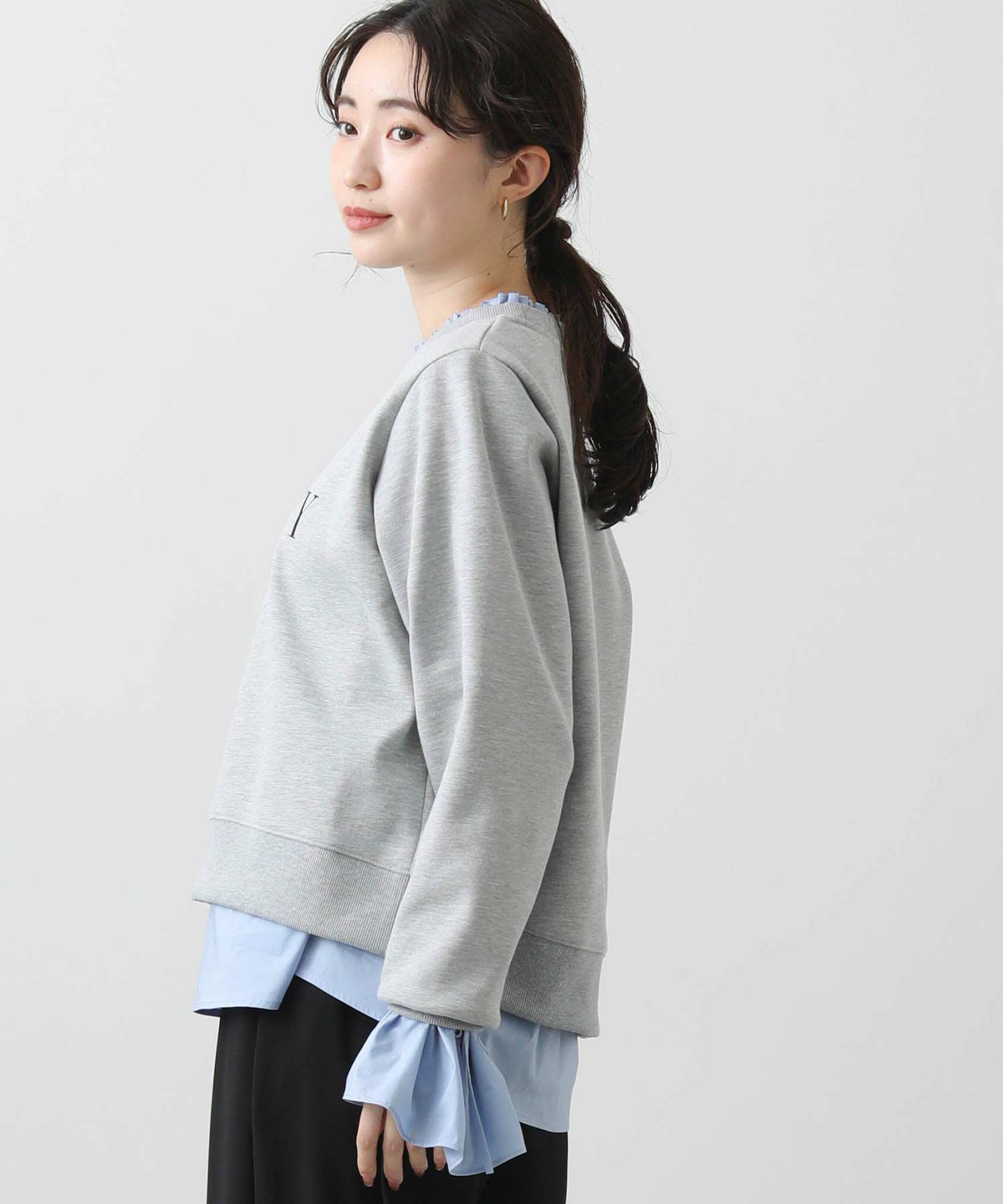 Gready Brilliants.TOUR刺しゅうクルーネックスウェット