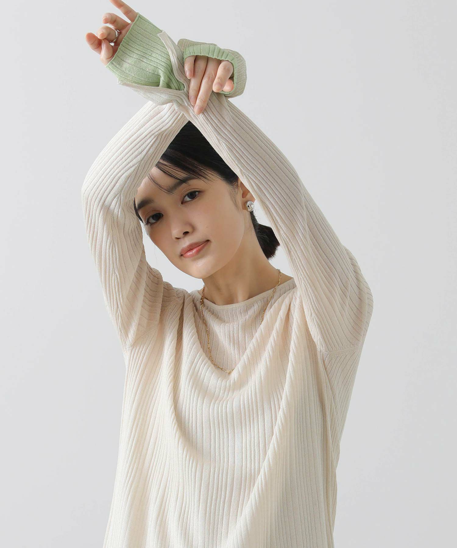 ライトベージュ