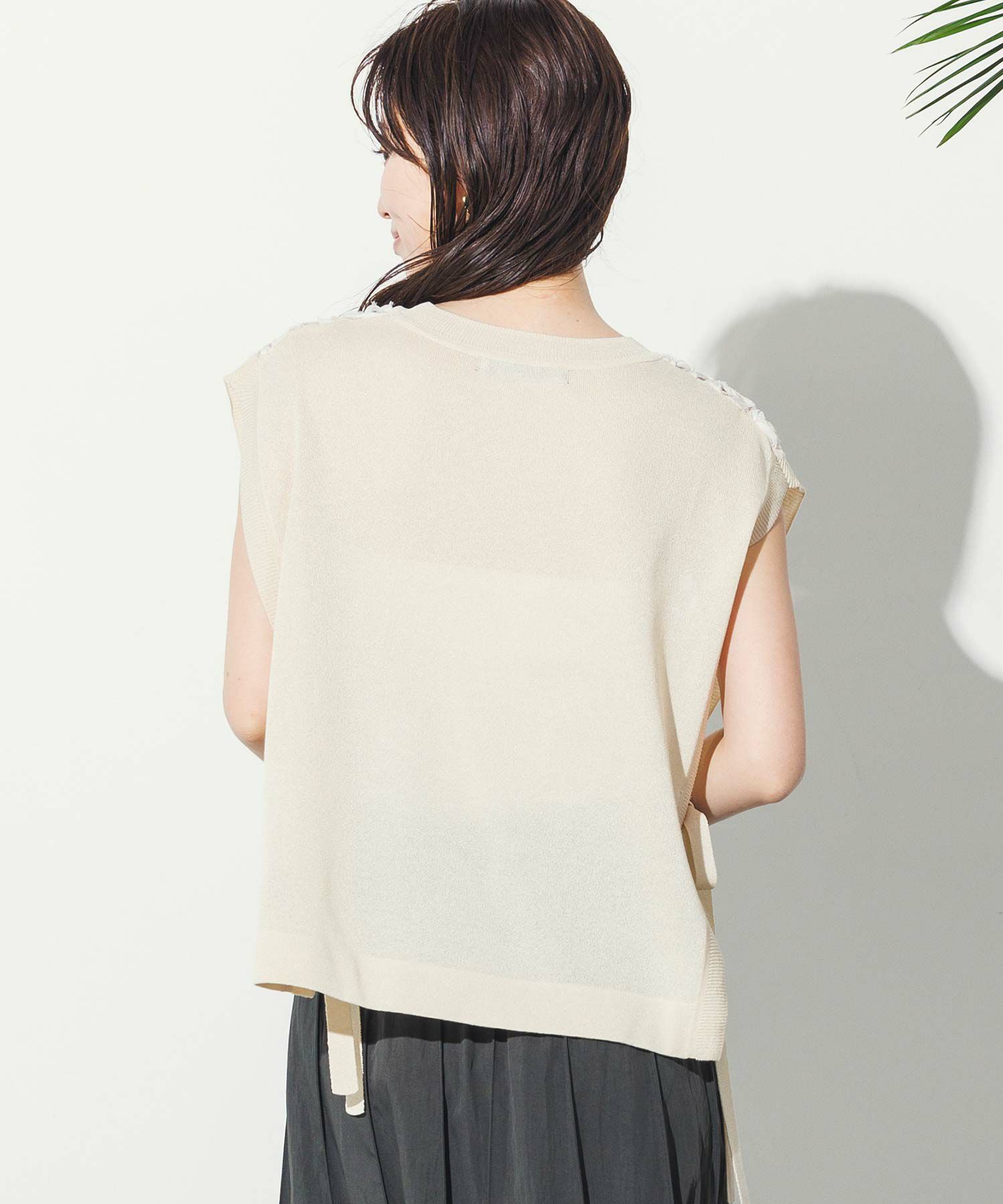 Gready Brilliantフロントコード刺繍レースベスト | SEKIMIKI Online