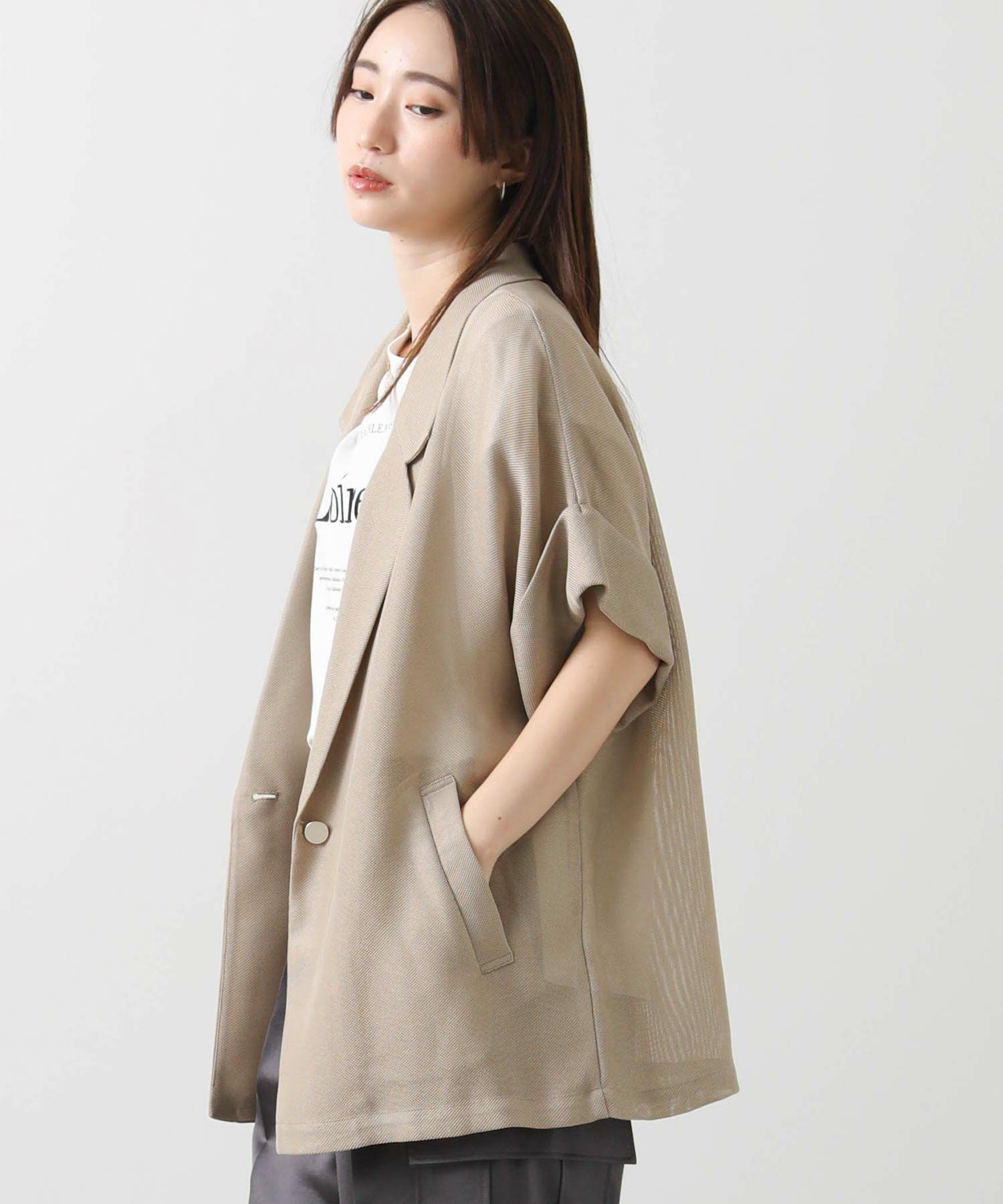 ベージュ