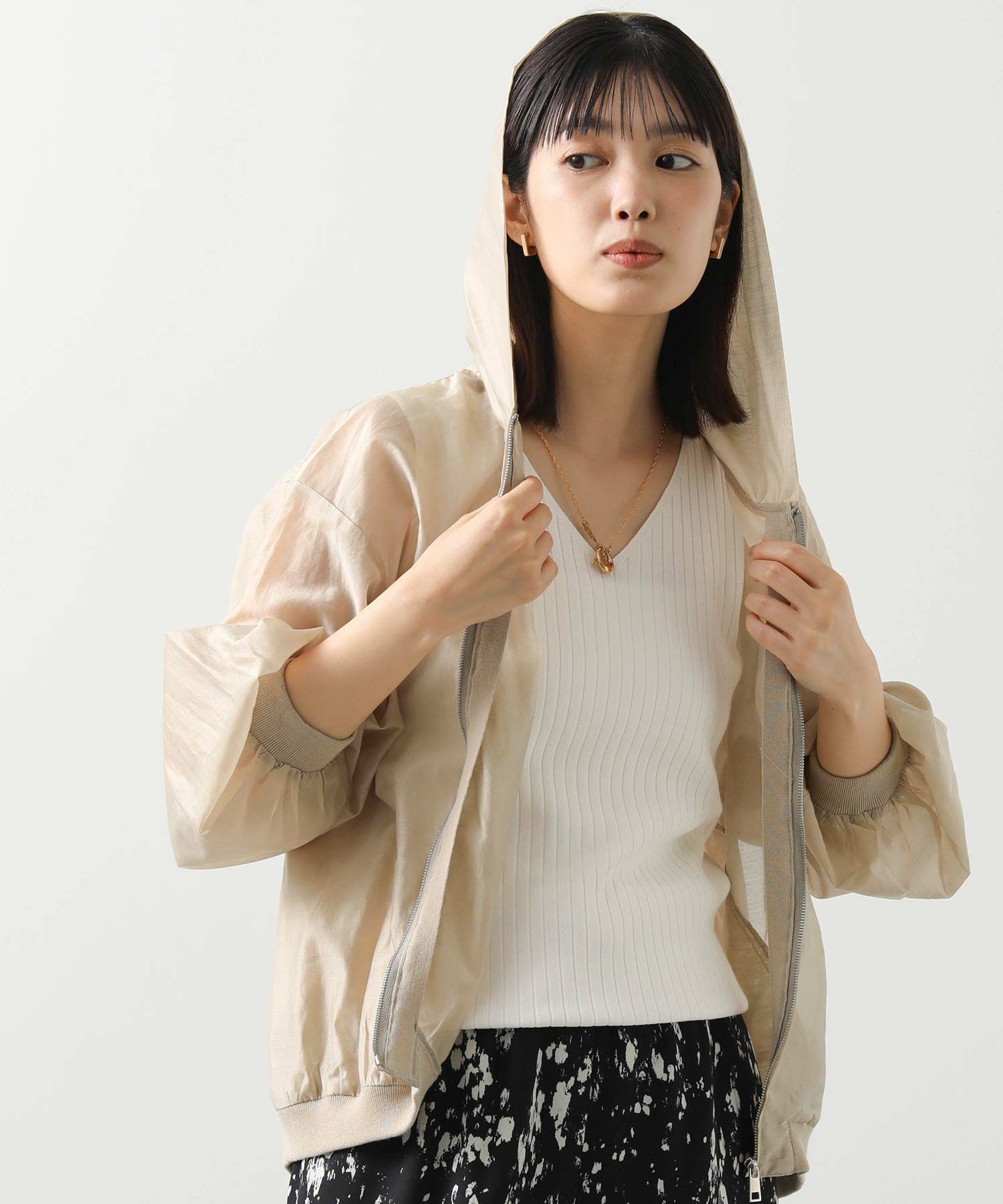 ライトベージュ