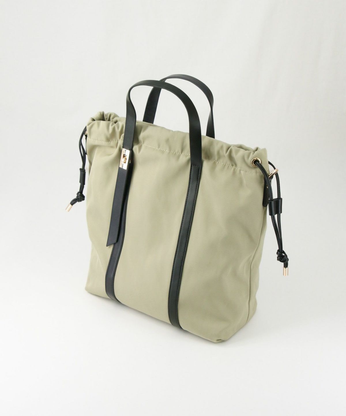 ライトベージュ