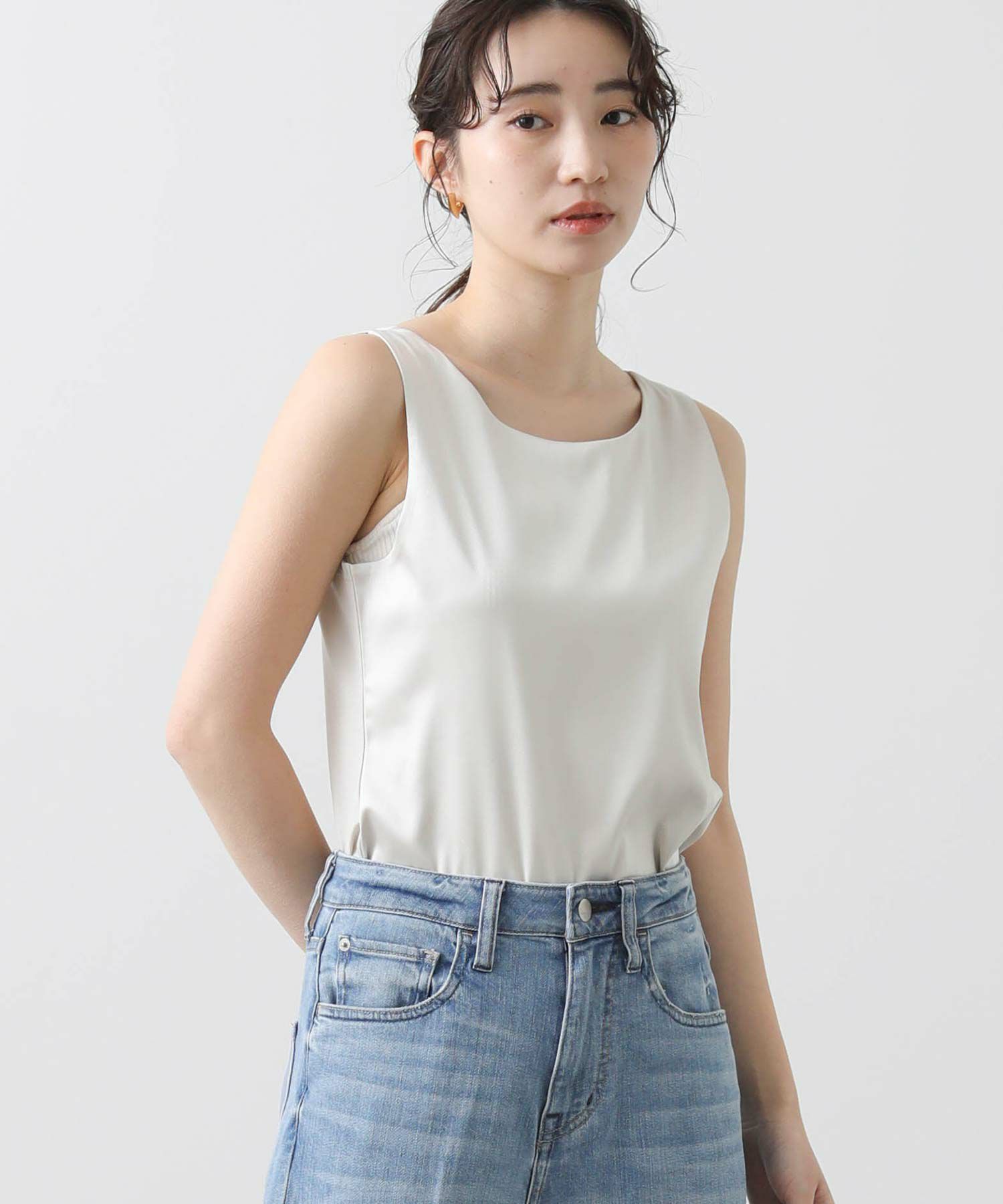 ライトベージュ