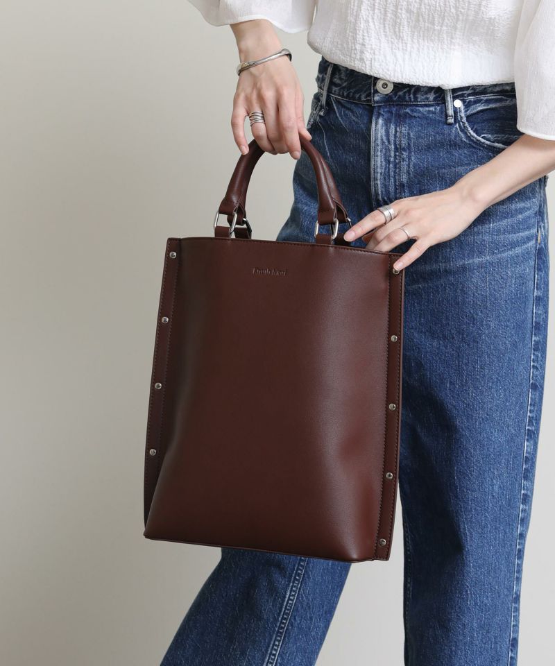 ダークブラウン