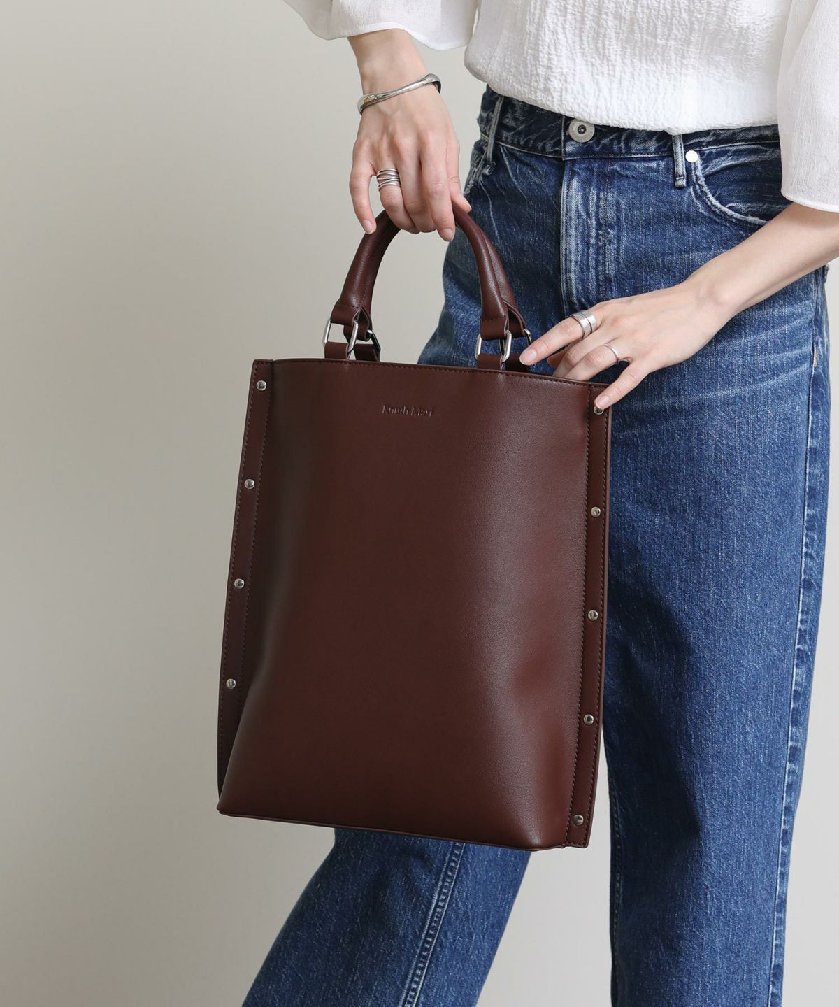 ダークブラウン