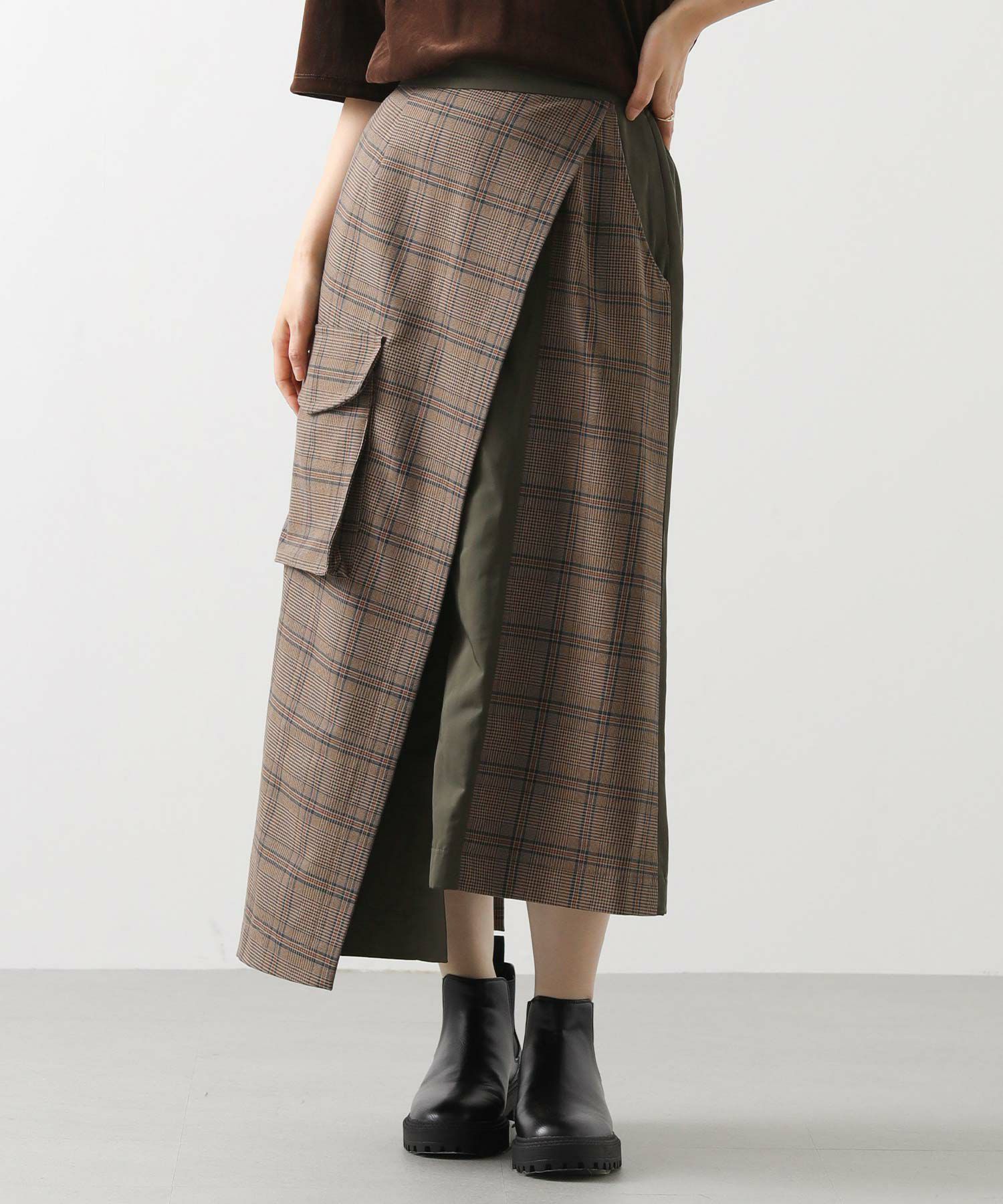 ベージュ×カーキ