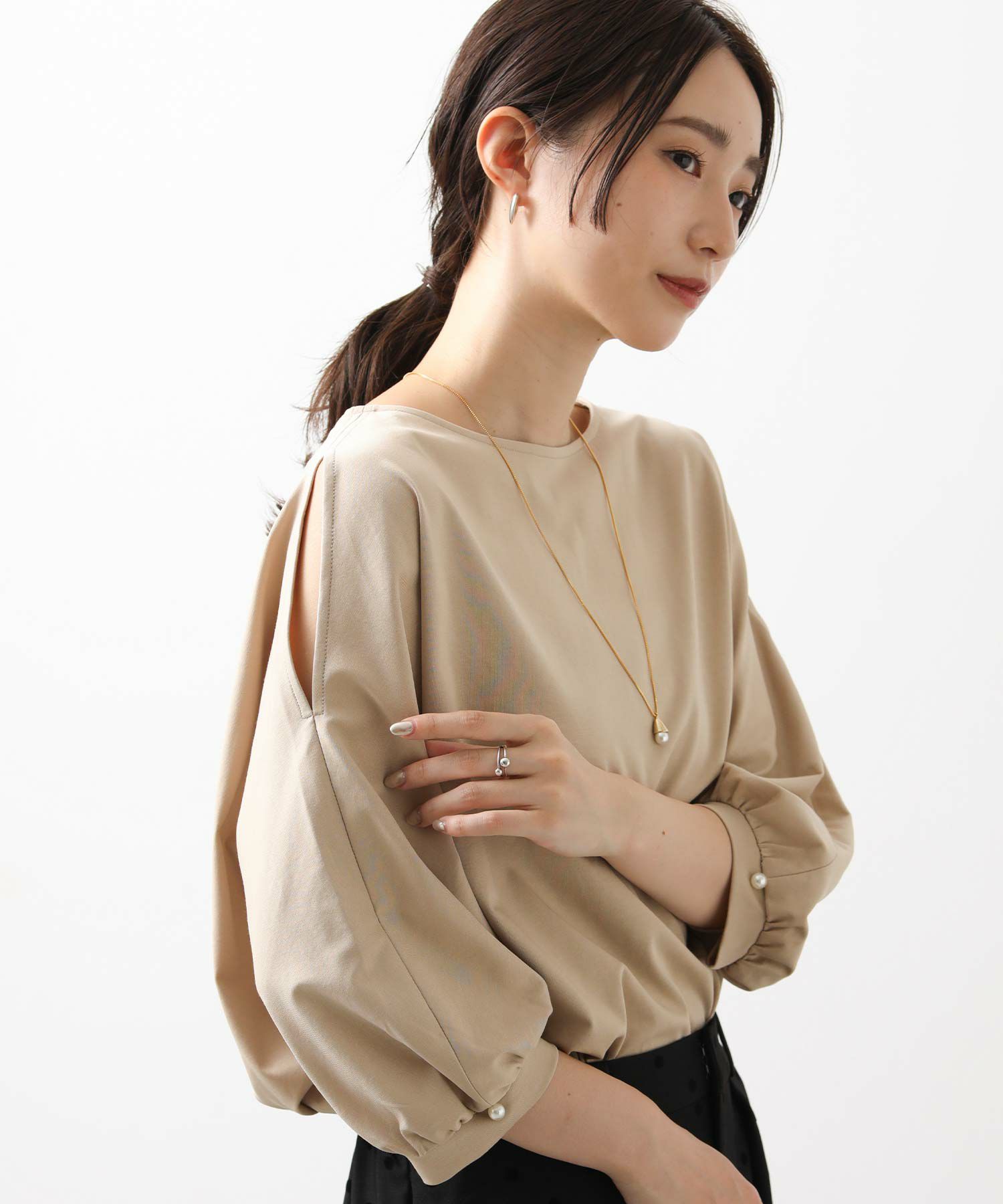 ベージュ