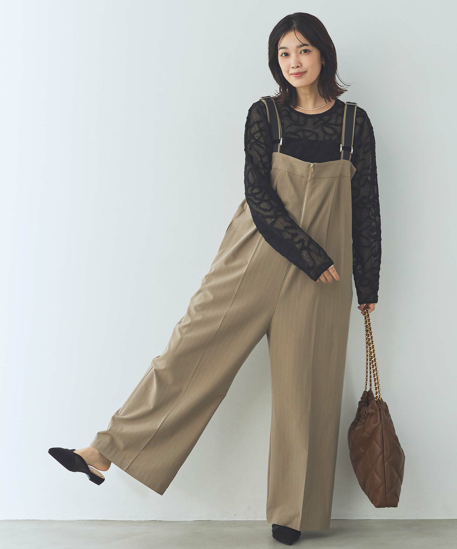 ベージュ