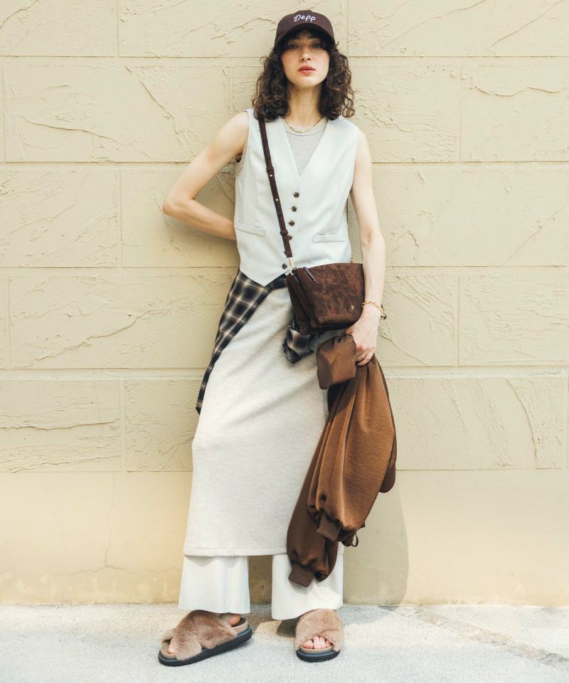 ライトベージュ