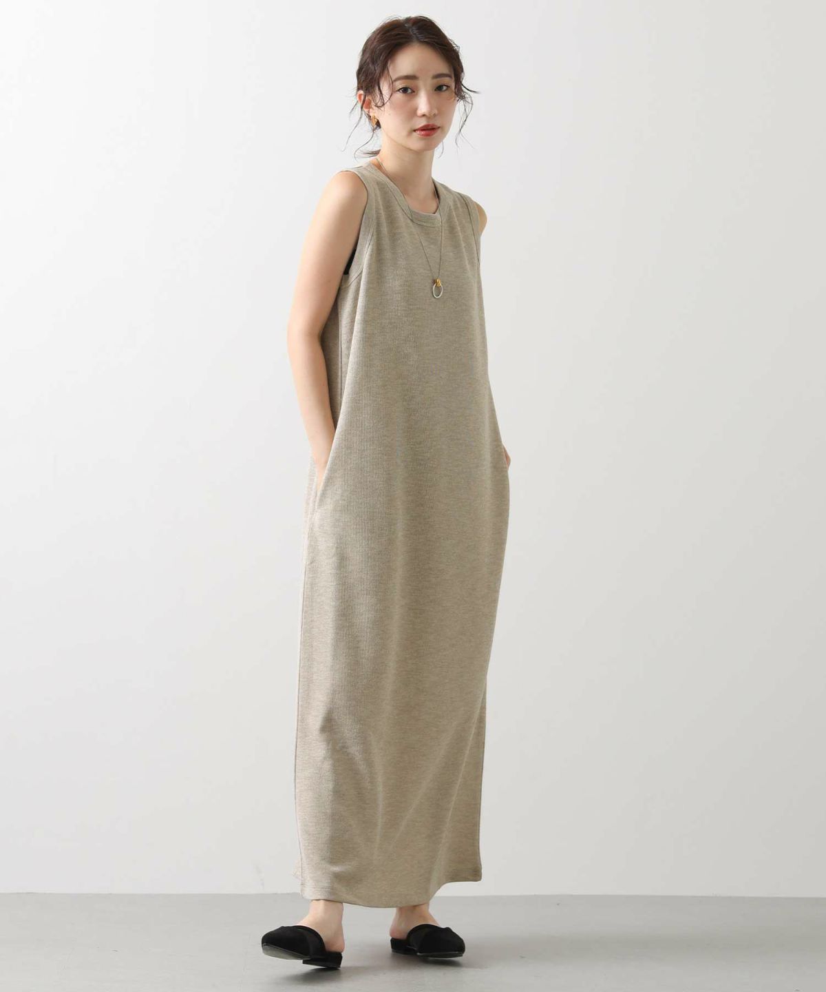 ライトベージュ