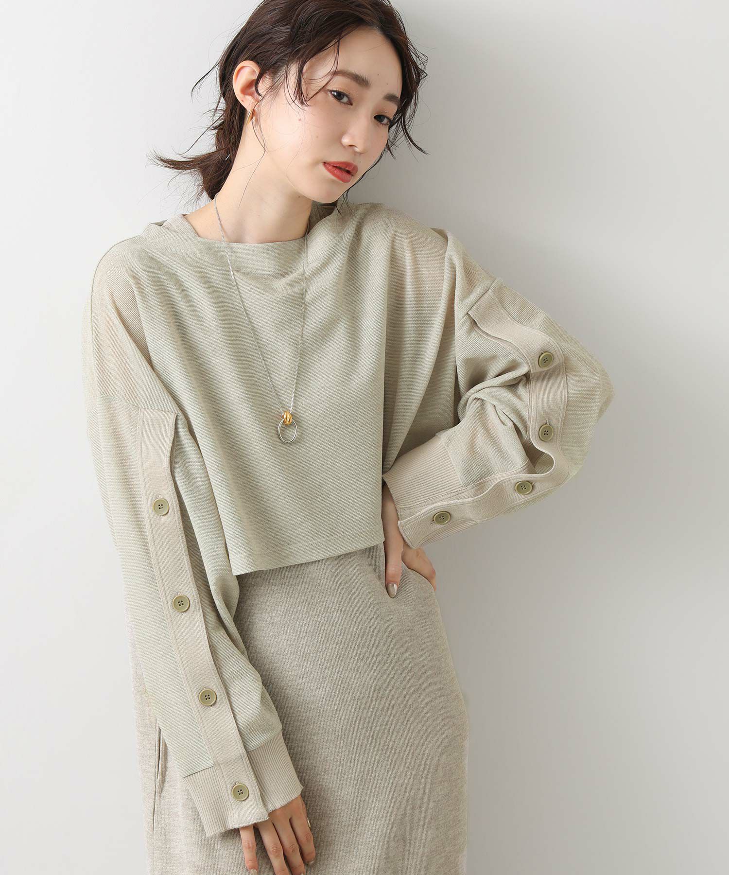 Gready Brilliantボタンスリットスリーブショートトップス