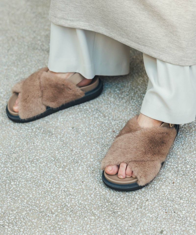 SUICOI’E ファーサンダル SUICOKE】ZAVO フェイクファーサンダル（サンダル・ミュール