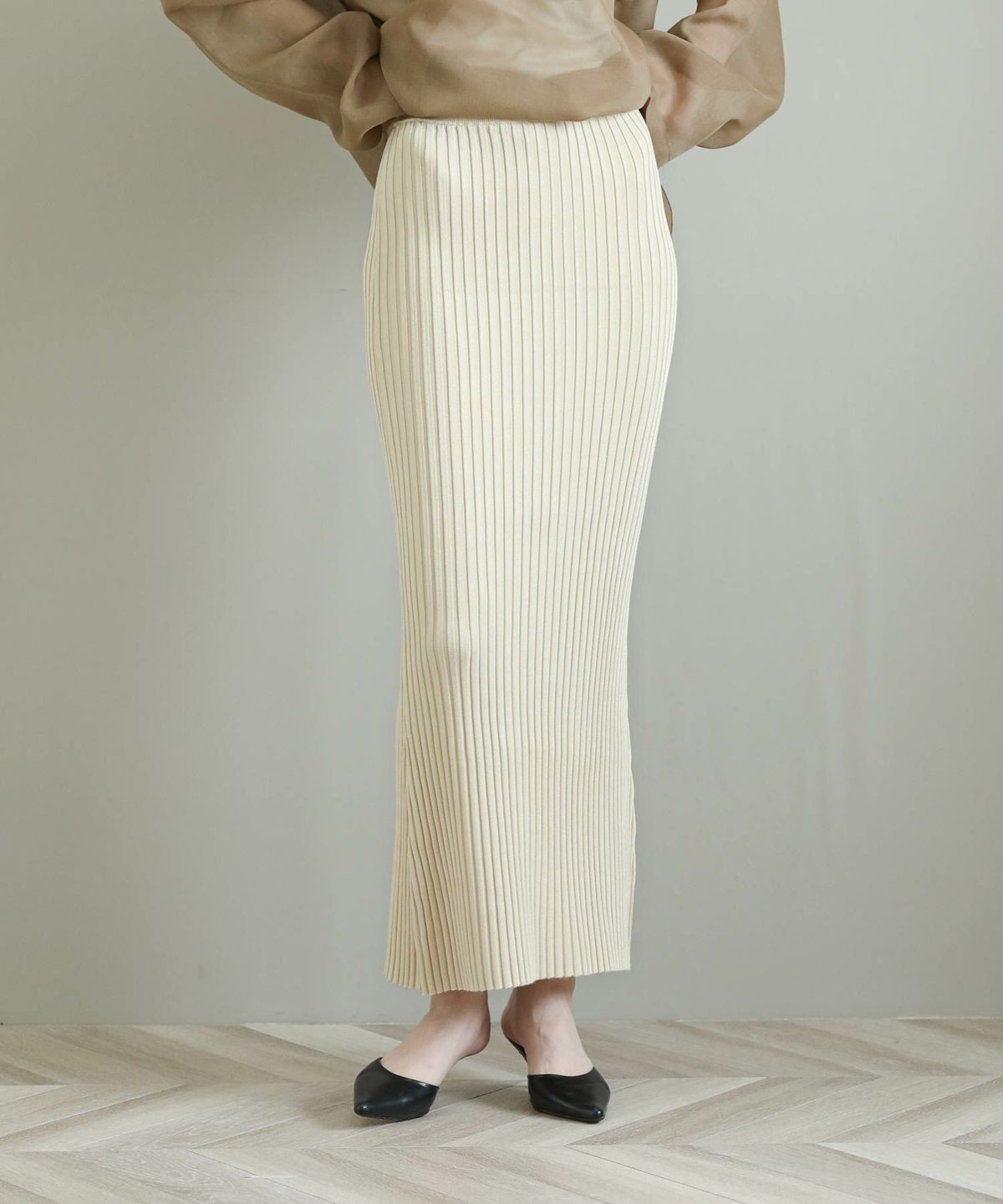 ライトベージュ