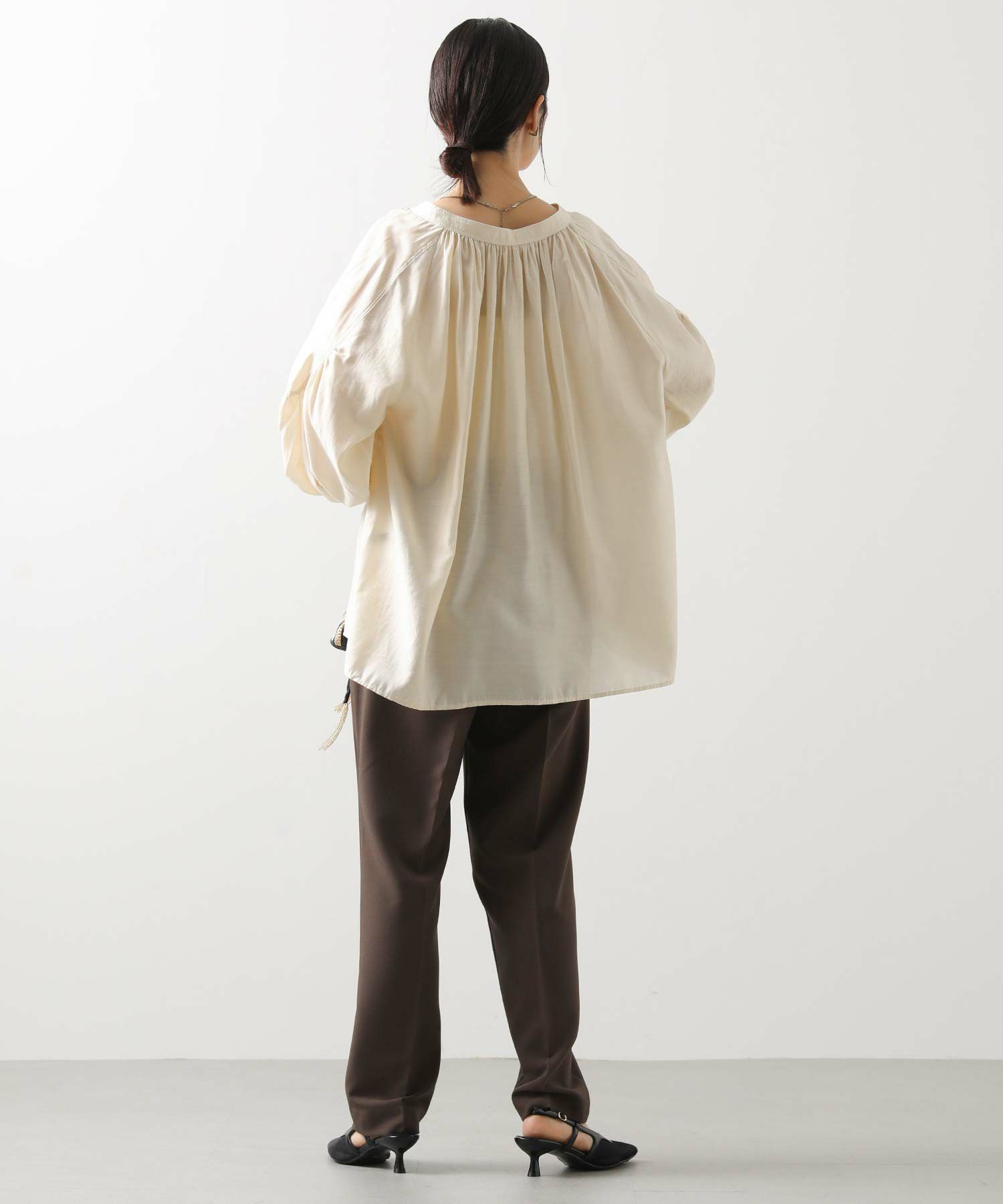 mmy様 ブラウス 38クリーム Gready Brilliants.スキッパーボリュームスリーブブラウス | SEKIMIKI