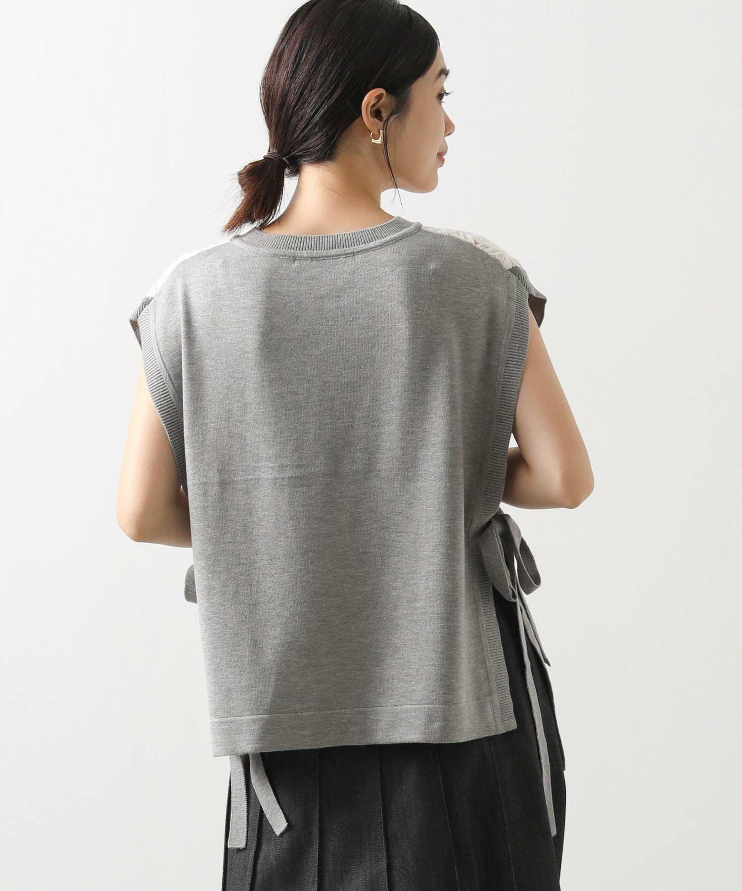 Gready Brilliantフロントフラワーレースベスト | SEKIMIKI Online