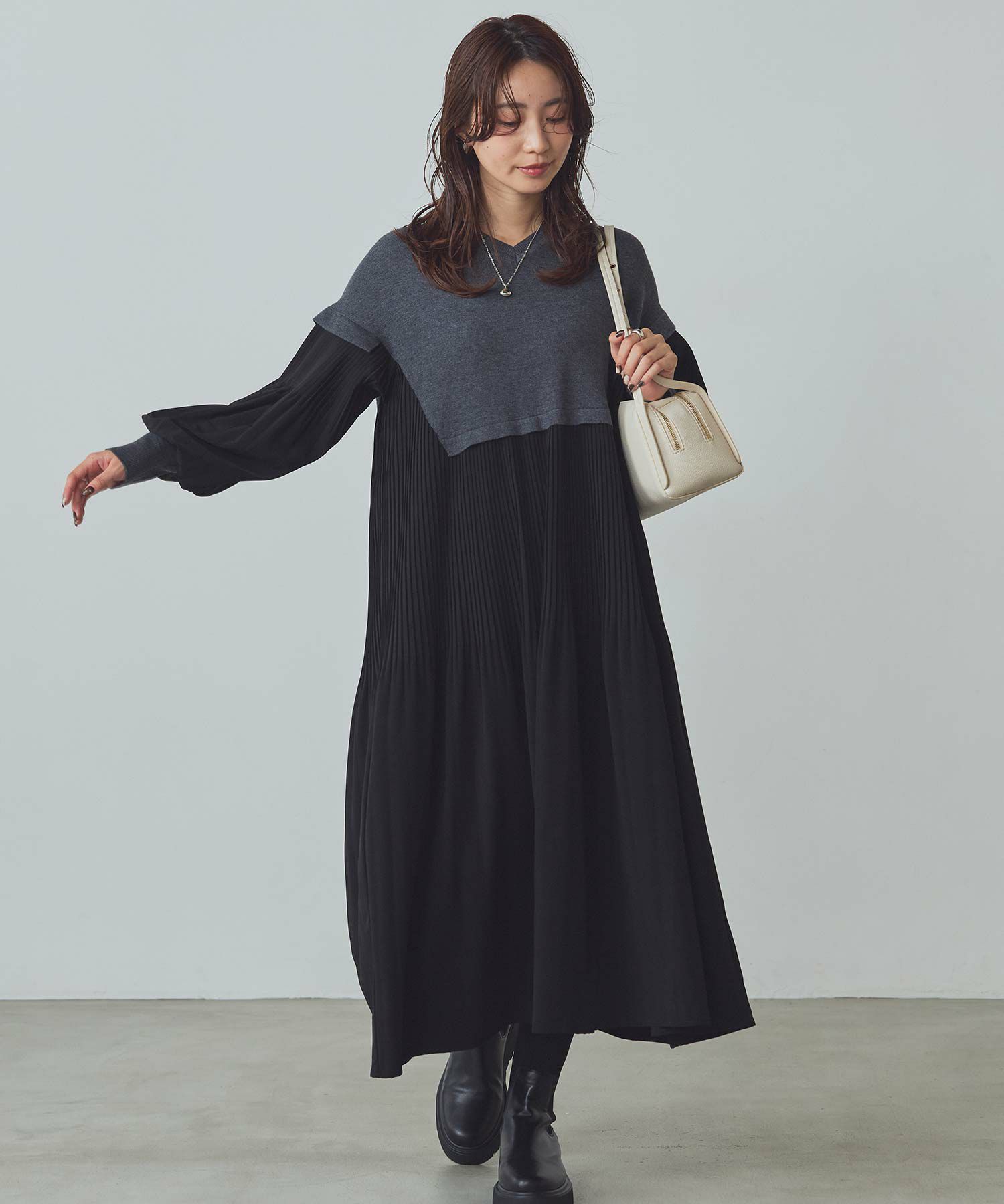 美品　フォクシー　ニットプリーツワンピース　チャコール　38 ✨美品✨】FOXEYニットワンピース 美品 フォクシー ニットプリーツ