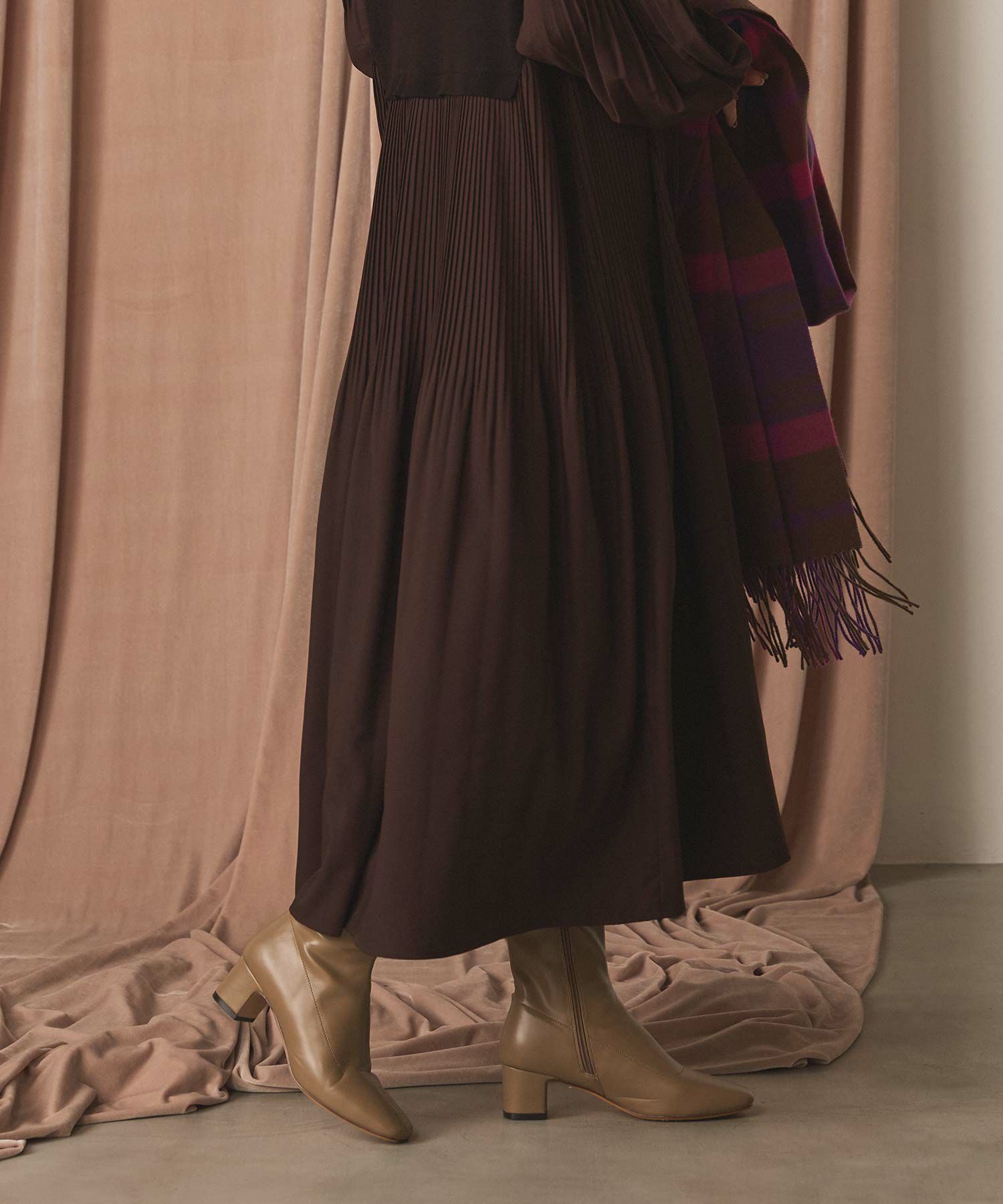 Gready BrilliantVネックニット×プリーツワンピースSET | SEKIMIKI Online