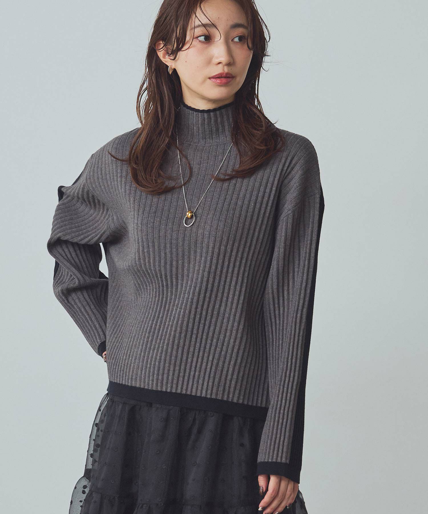 Gready Brilliantスタンリブバイカラーハイネックニット | SEKIMIKI Online