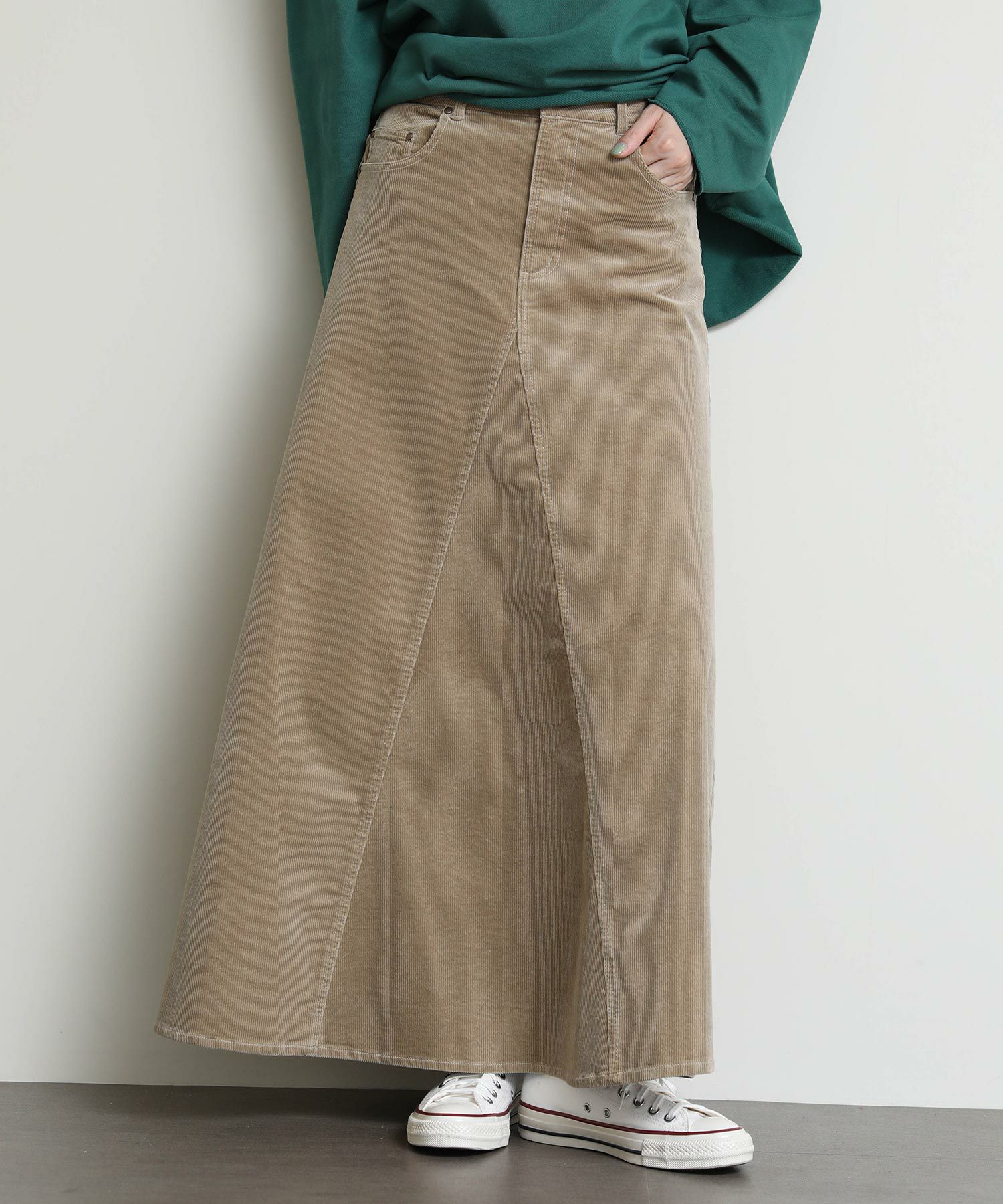 ベージュ