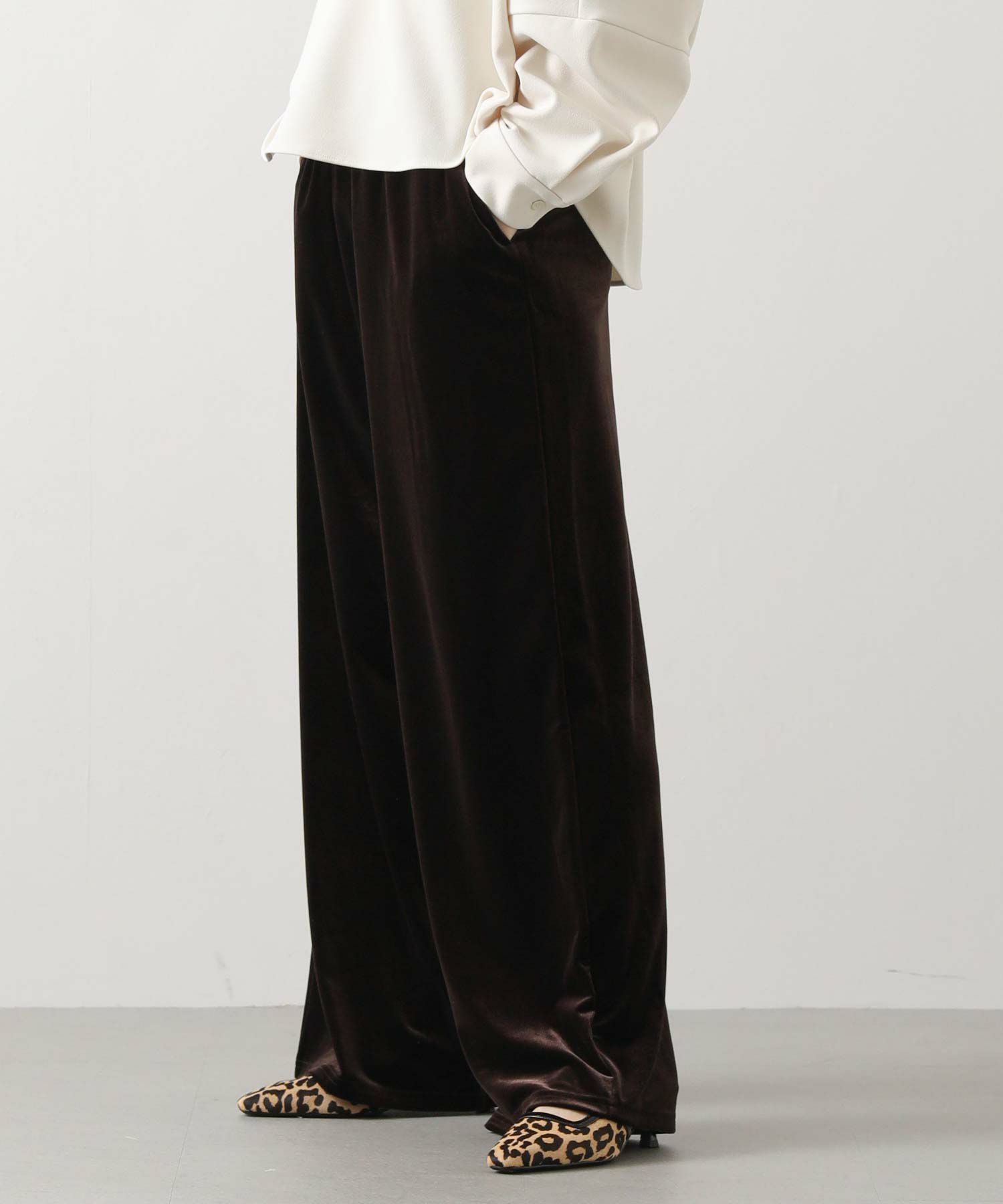 ダークブラウン