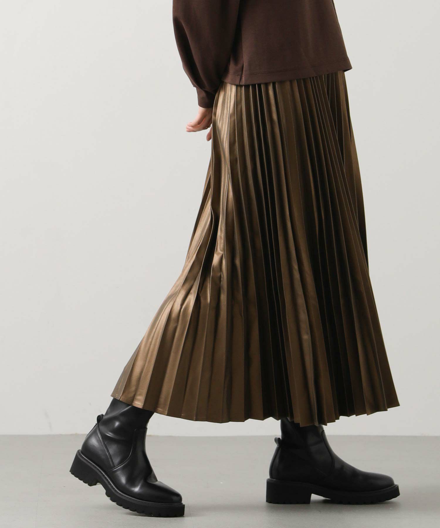 Gready Brilliantフェイクレザープリーツスカート | SEKIMIKI Online