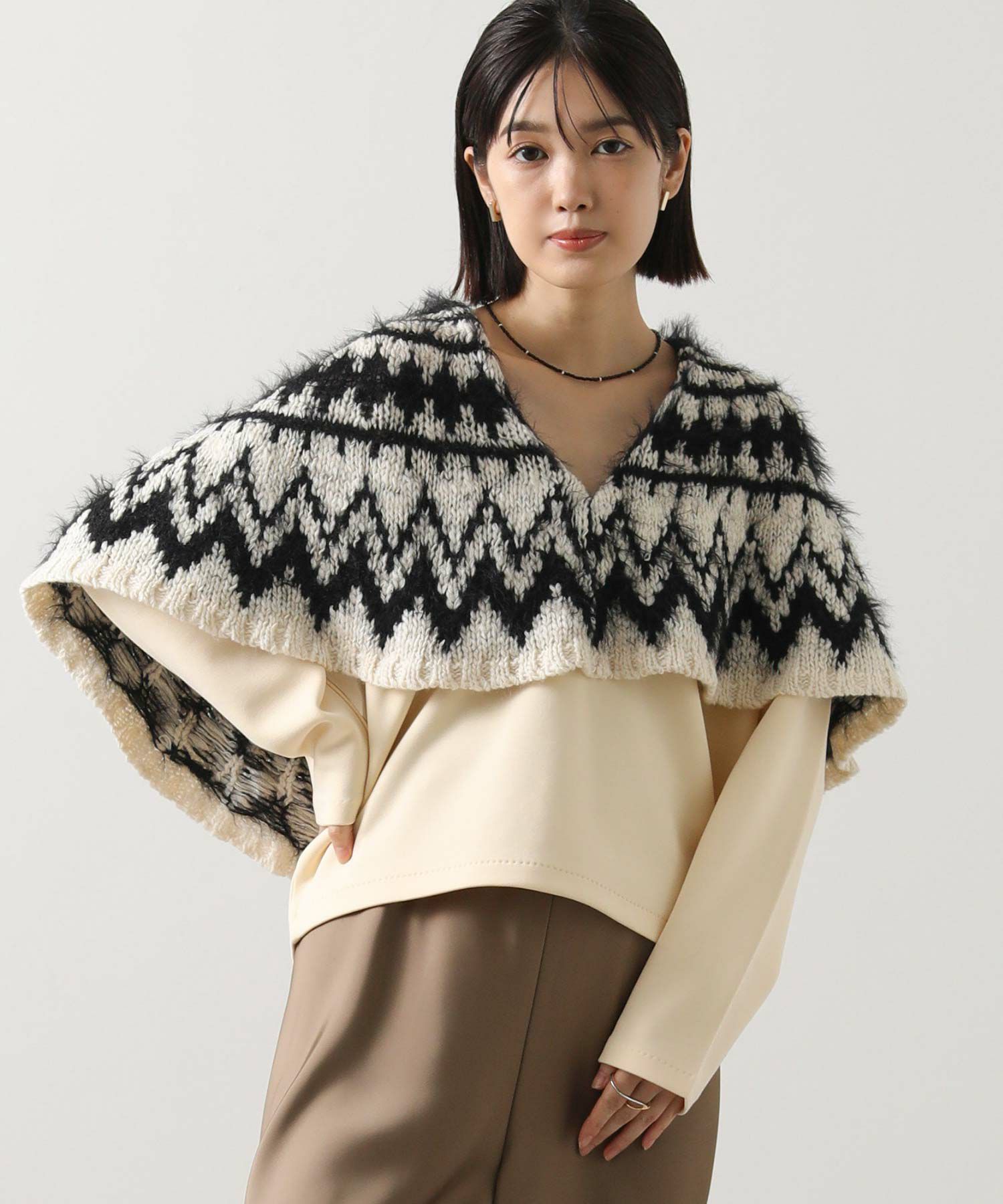 アイボリー