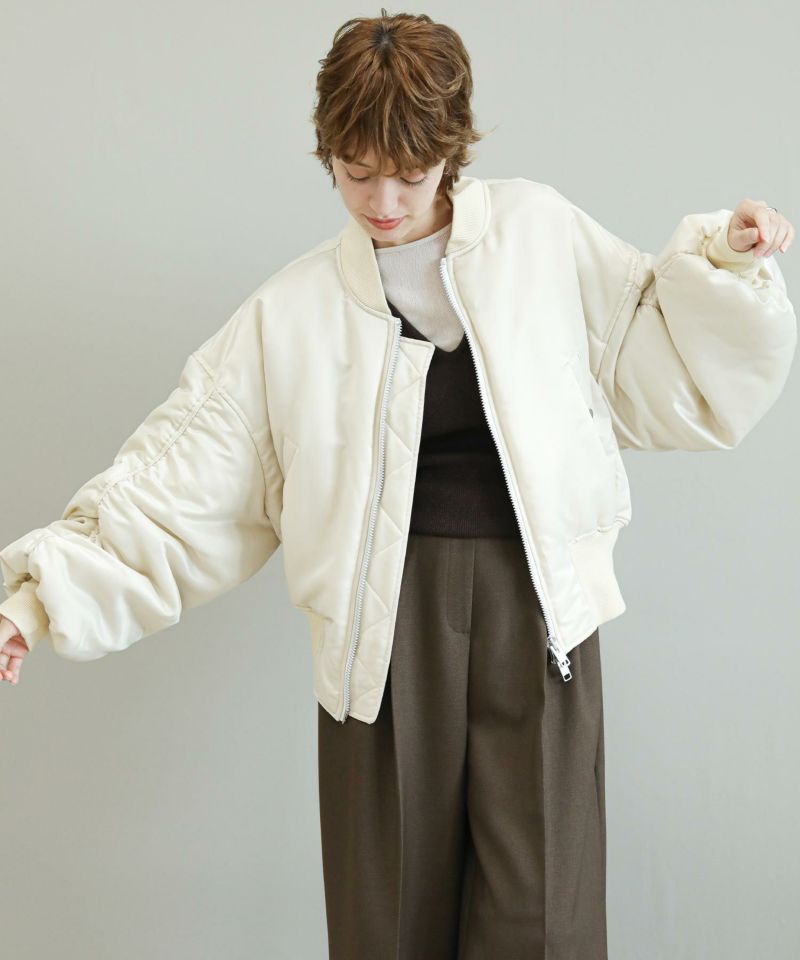 ライトベージュ