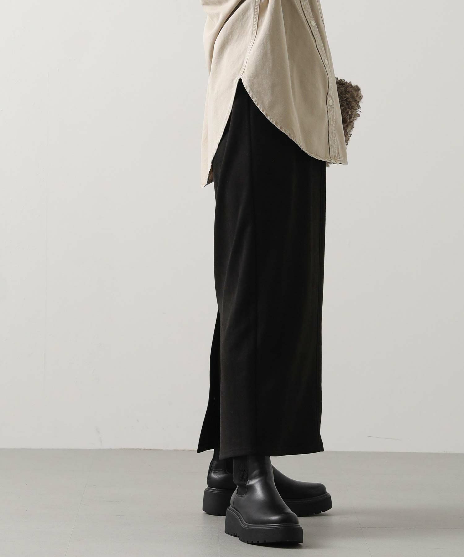 Gready Brilliantスエードダンボールタイトスカート | SEKIMIKI Online