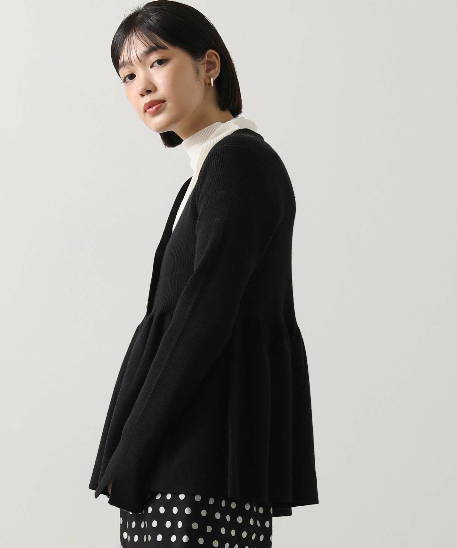 Gready BrilliantリブペプラムフレアVネックカーディガン | SEKIMIKI