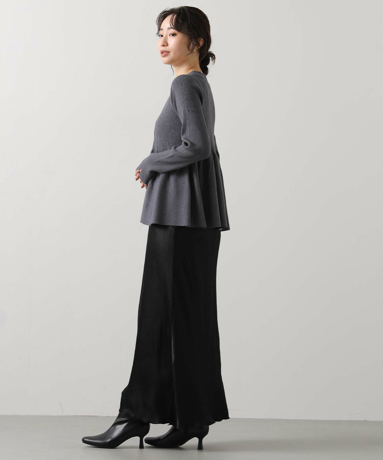 リブペプラムフレアVネックカーディガン Gready BrilliantリブペプラムフレアVネックカーディガン | SEKIMIKI