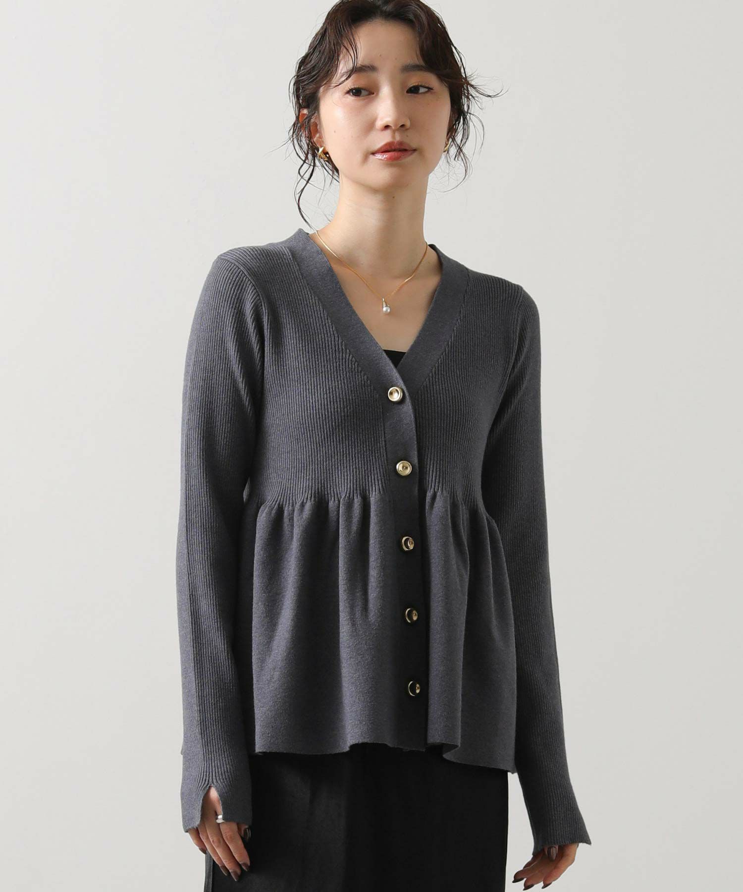 リブペプラムフレアVネックカーディガン Gready BrilliantリブペプラムフレアVネックカーディガン | SEKIMIKI