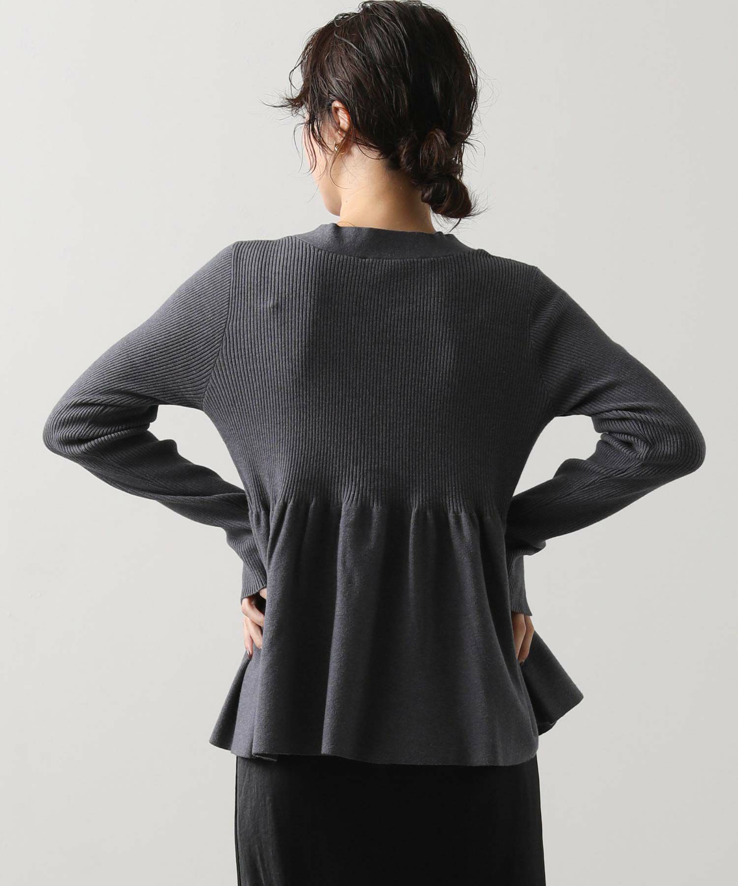 Gready BrilliantリブペプラムフレアVネックカーディガン | SEKIMIKI