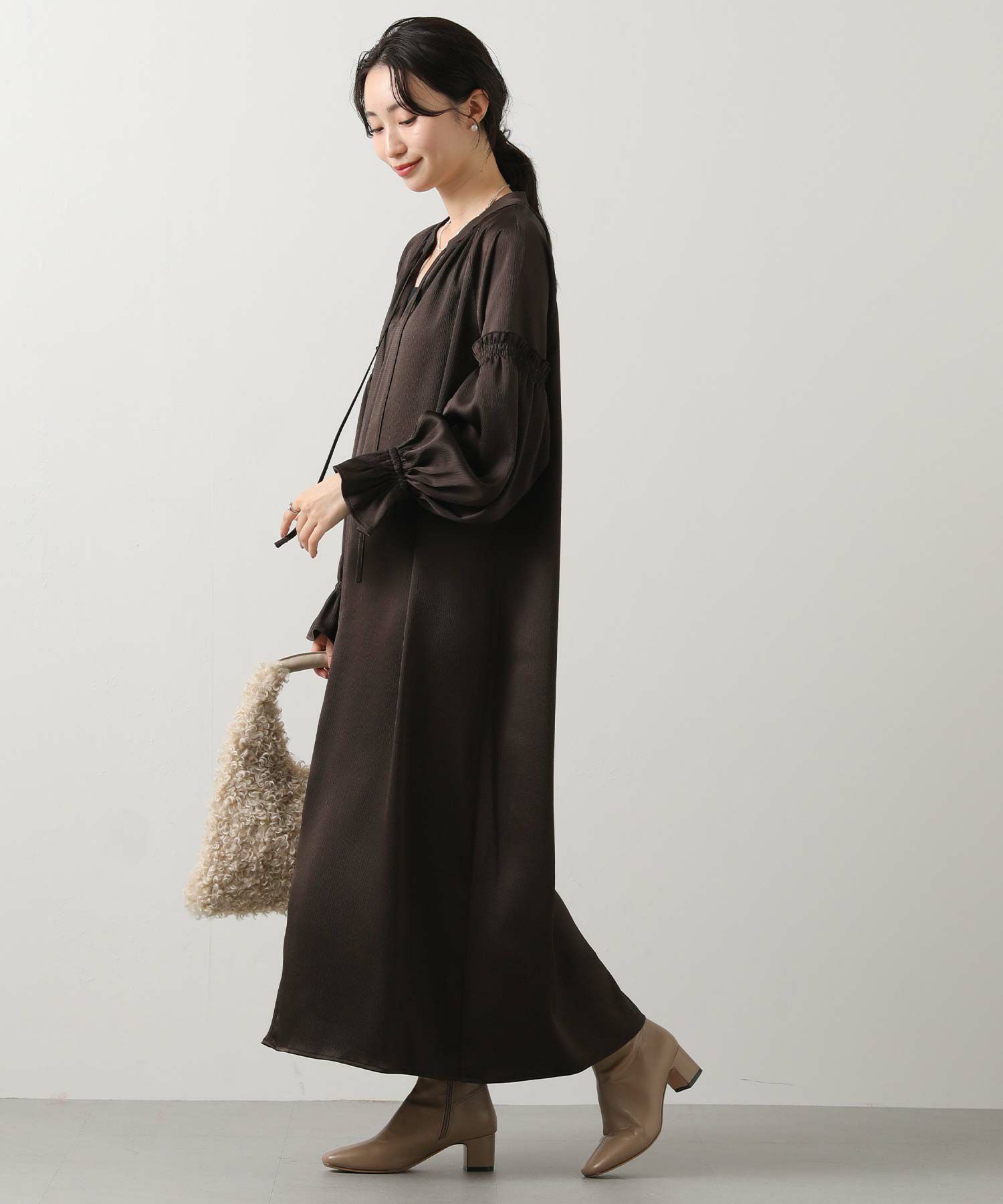 Gready Brilliantハンマーサテンパフスリーブワンピース | SEKIMIKI Online