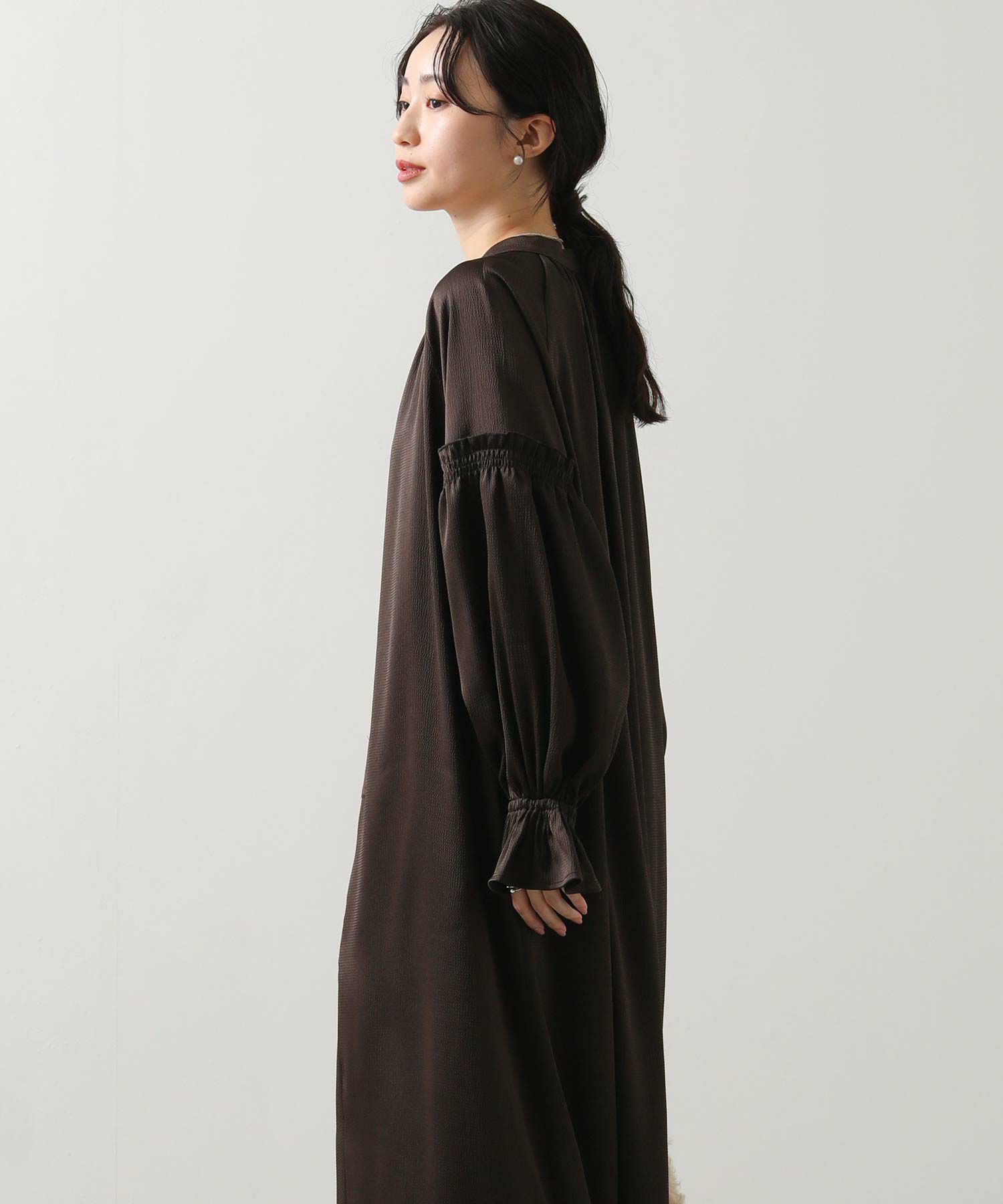 Gready Brilliantハンマーサテンパフスリーブワンピース | SEKIMIKI Online