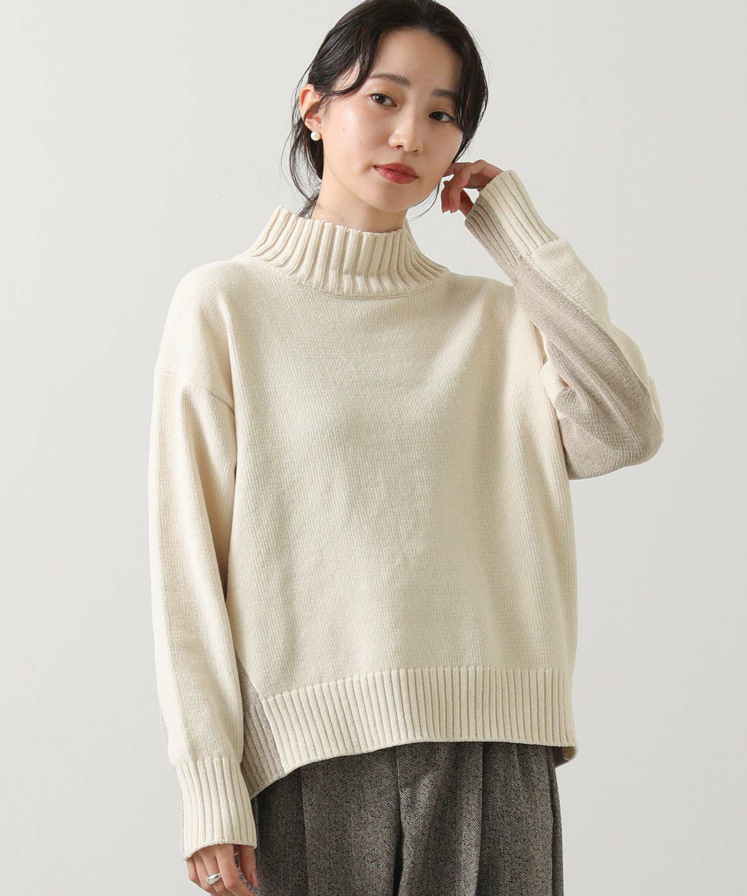 モールバイカラーハイネックニットコーディネート