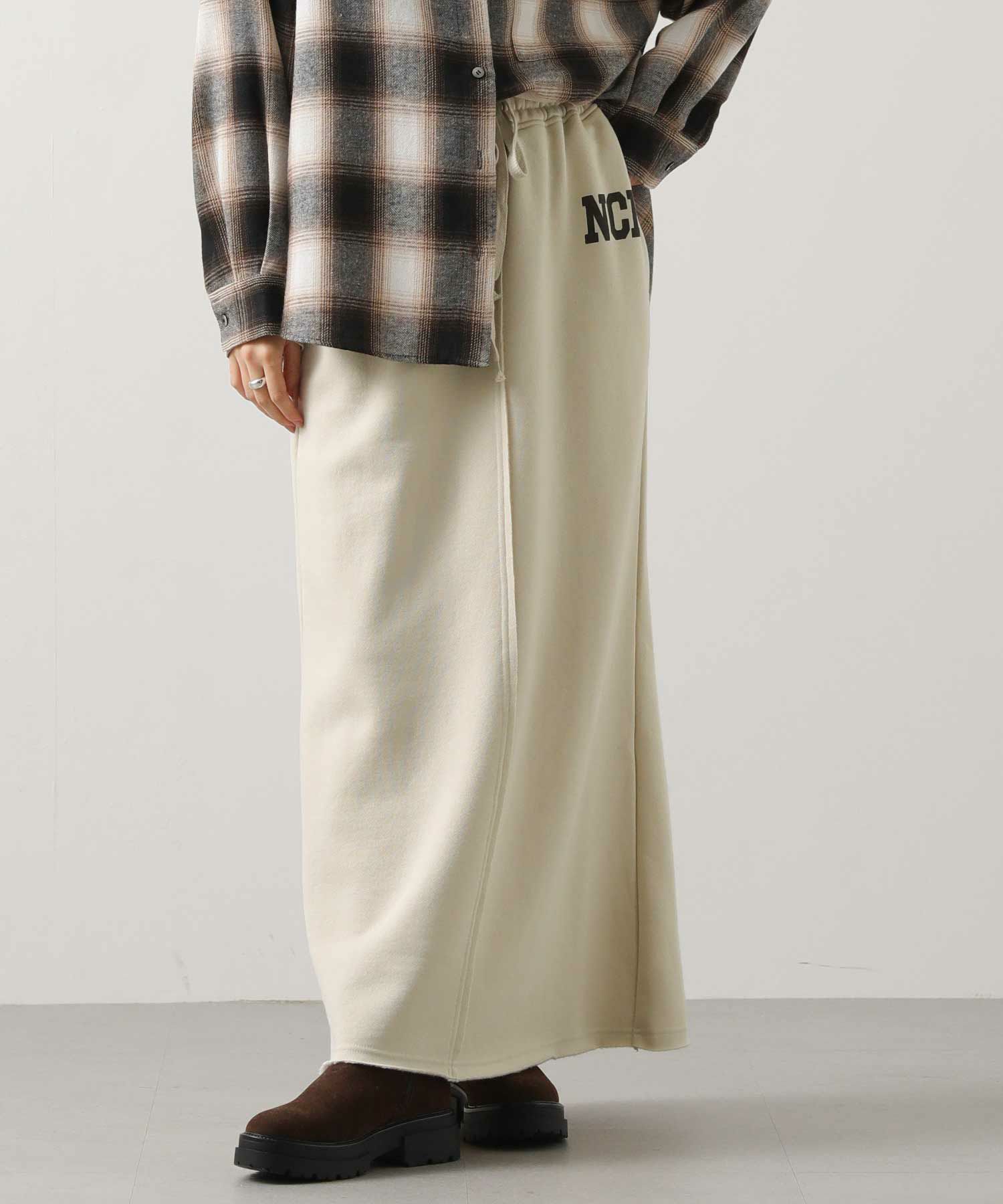 ライトベージュ