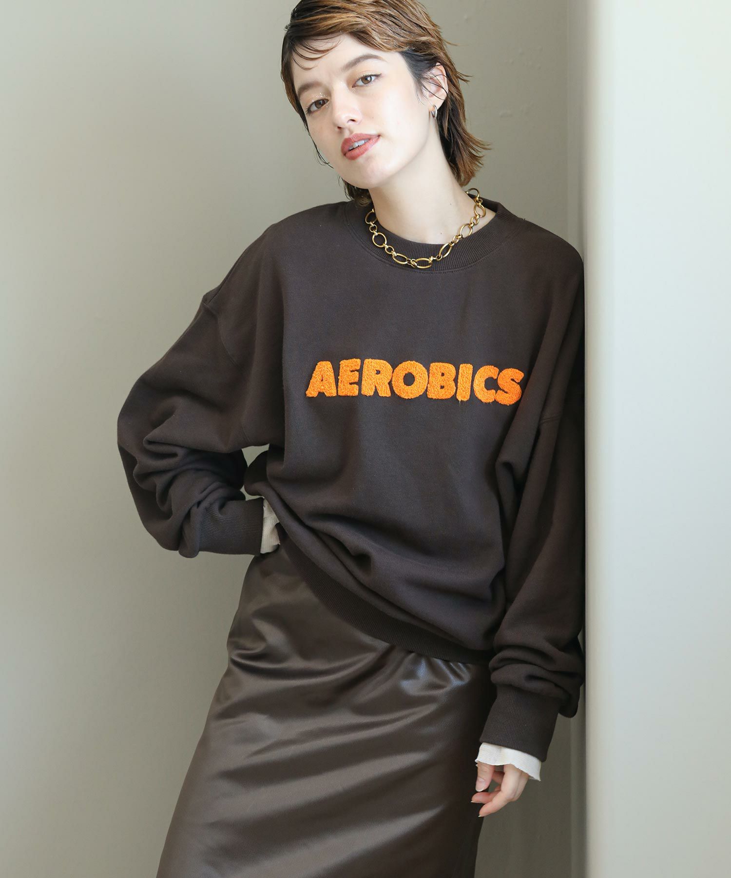 ダークブラウン