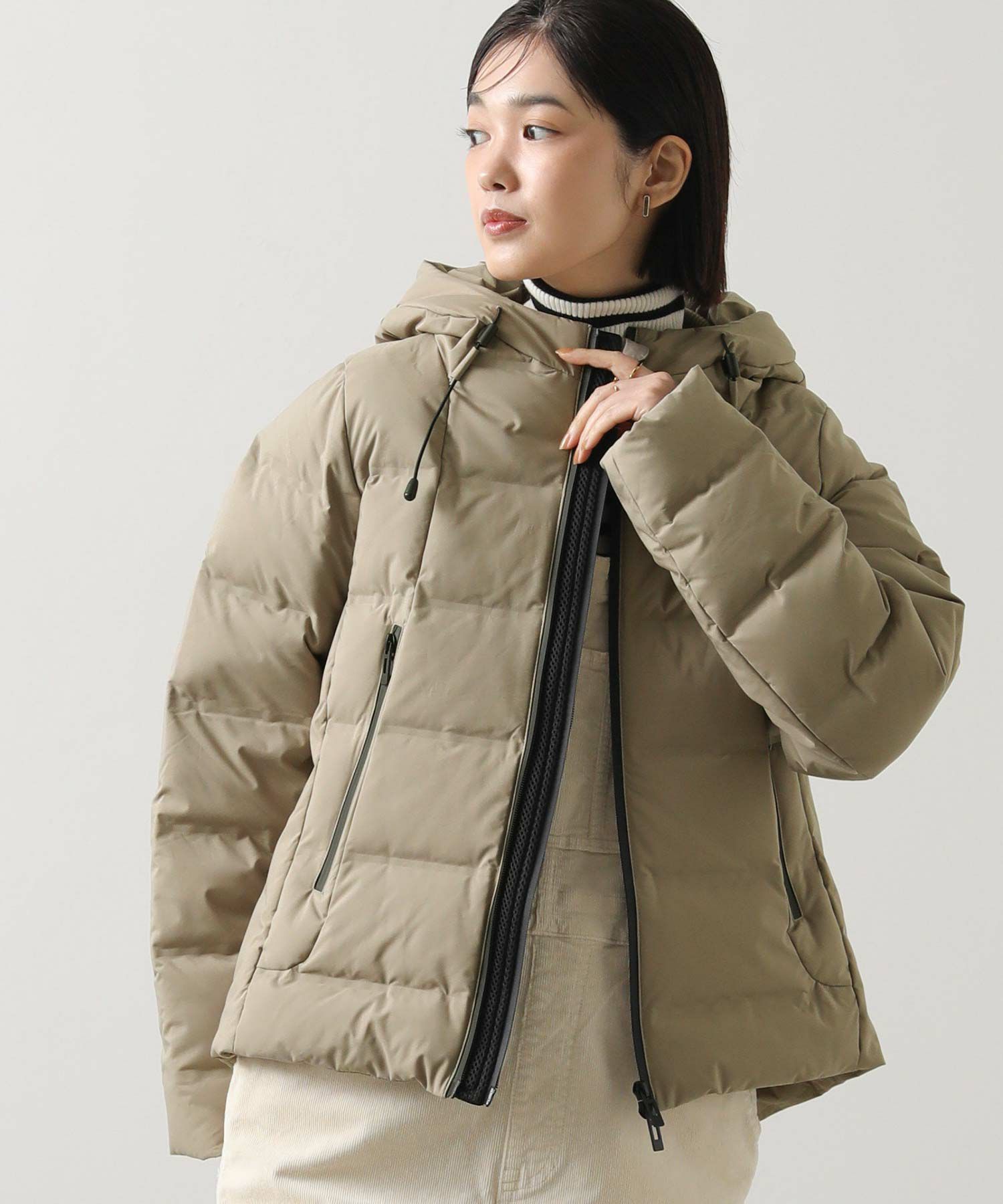 ダークベージュ