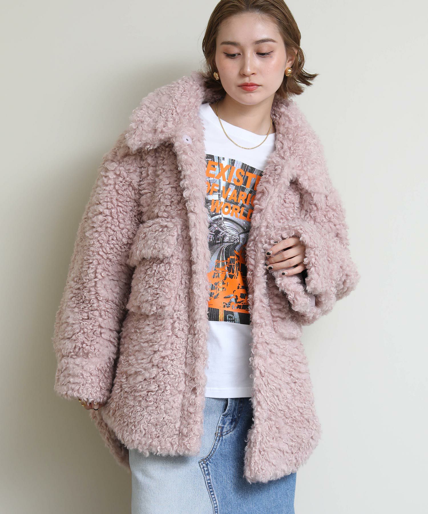 ピンクベージュ