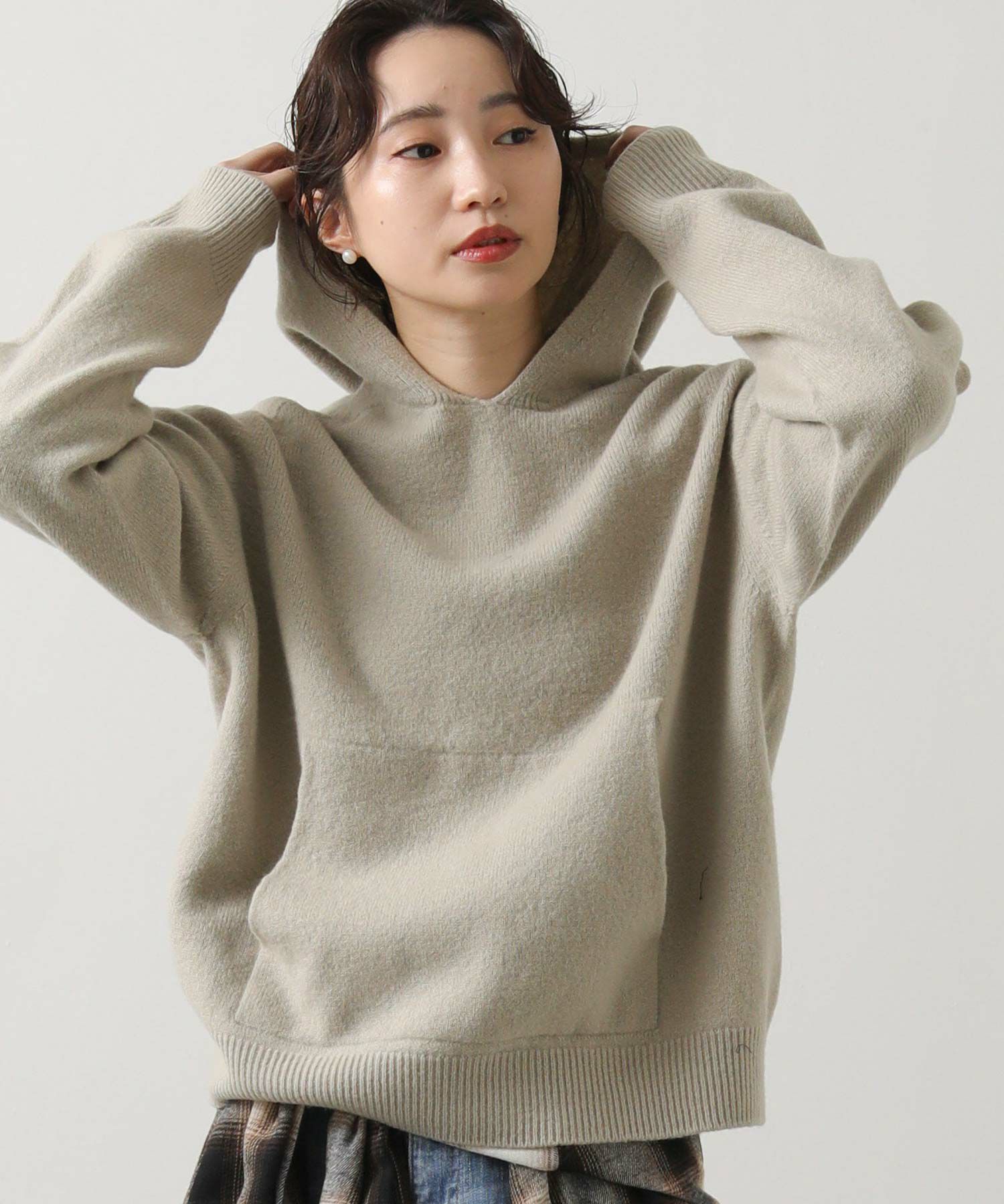 ベージュ