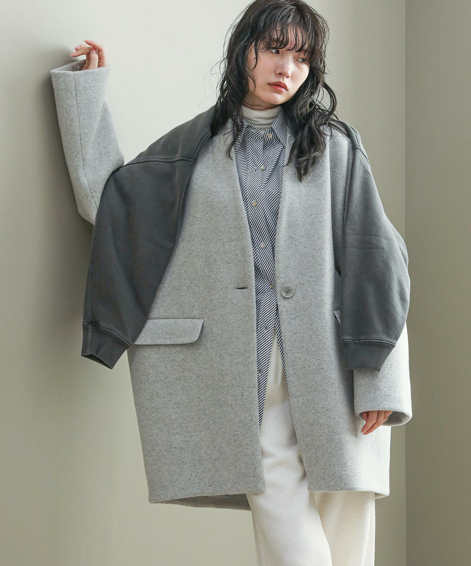 グレー