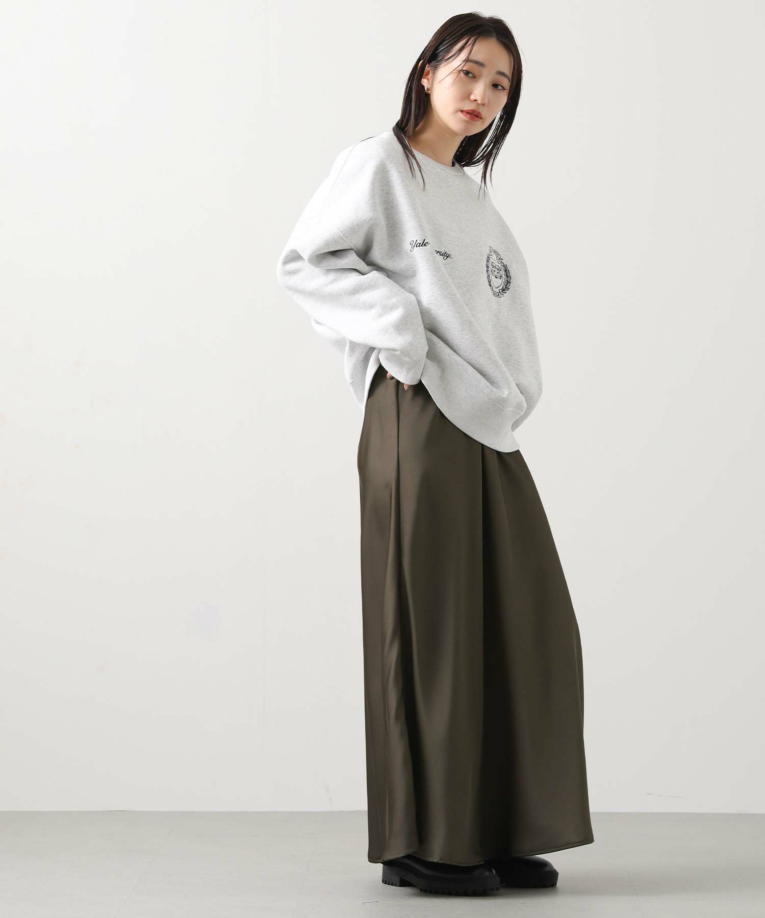 Gready Brilliantサテンバイアスセミフレアスカート | SEKIMIKI Online