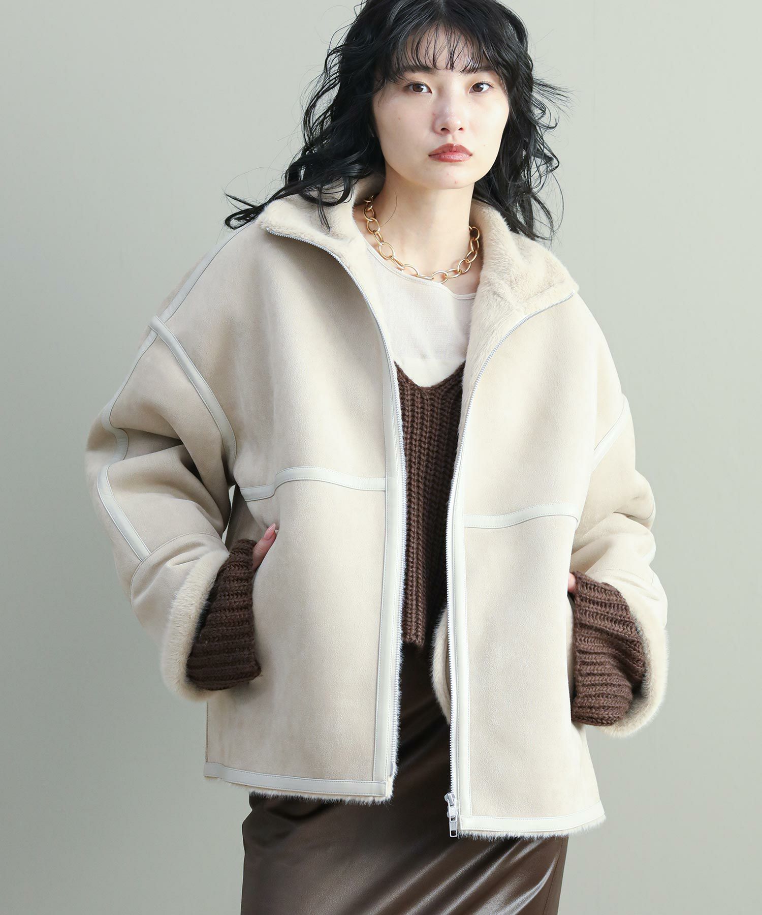 ライトベージュ