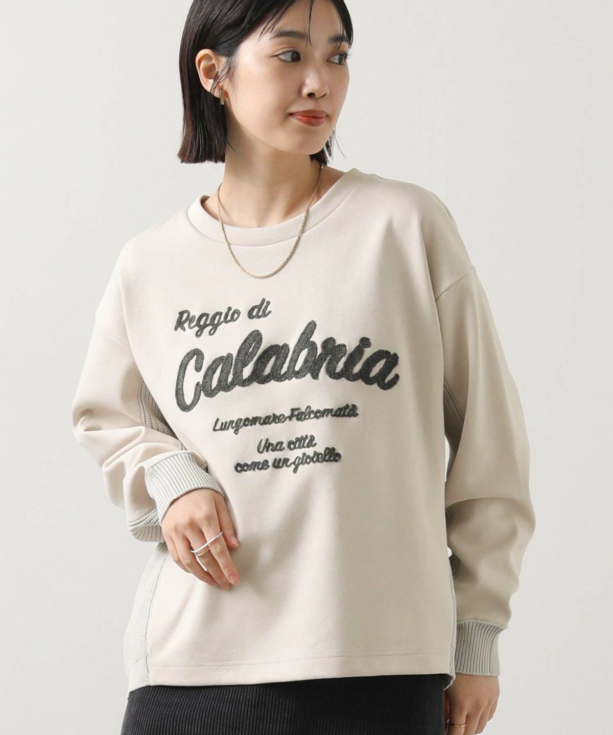 ライトベージュ