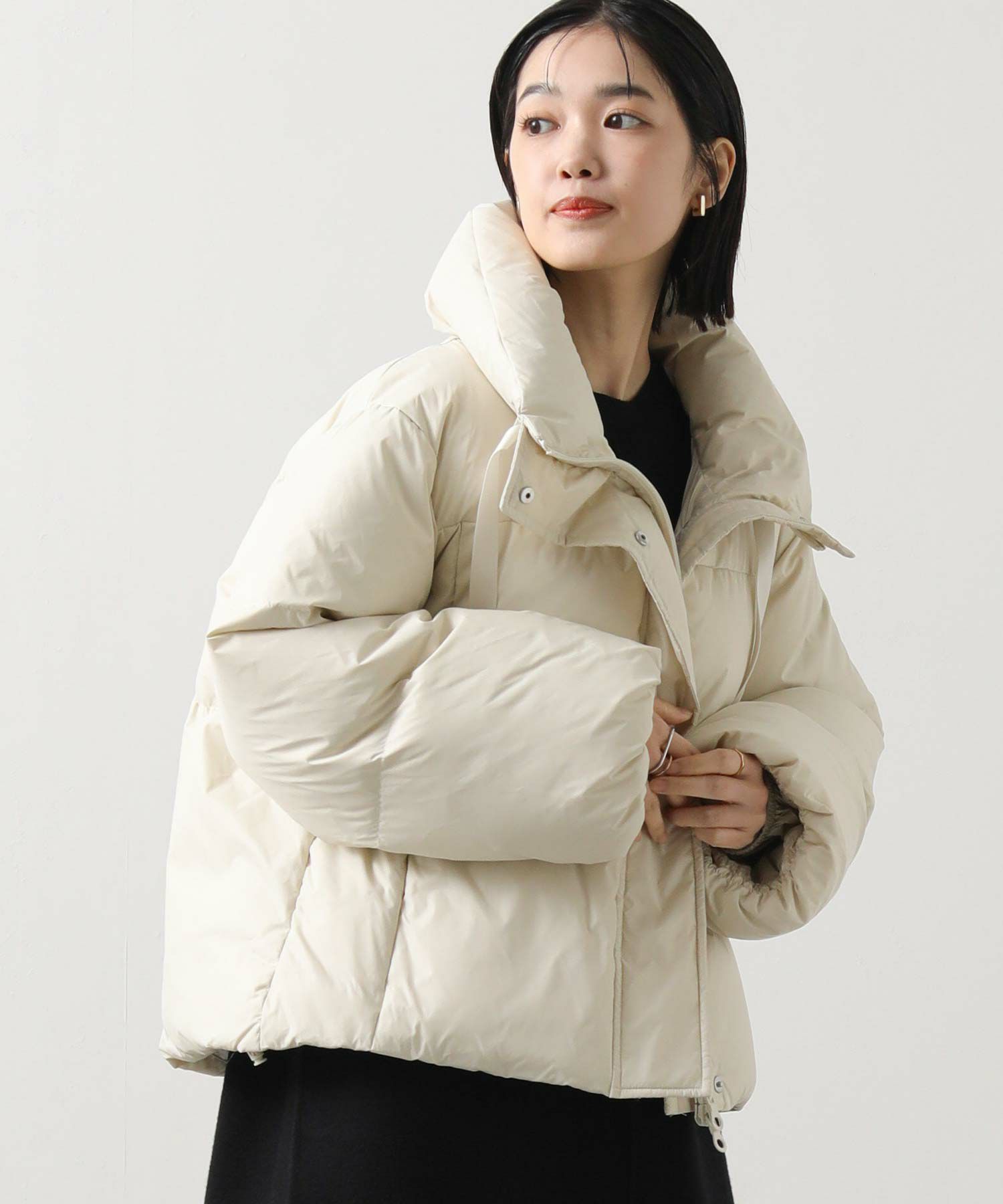 Gready Brilliantスタンドネックショートダウン | SEKIMIKI Online