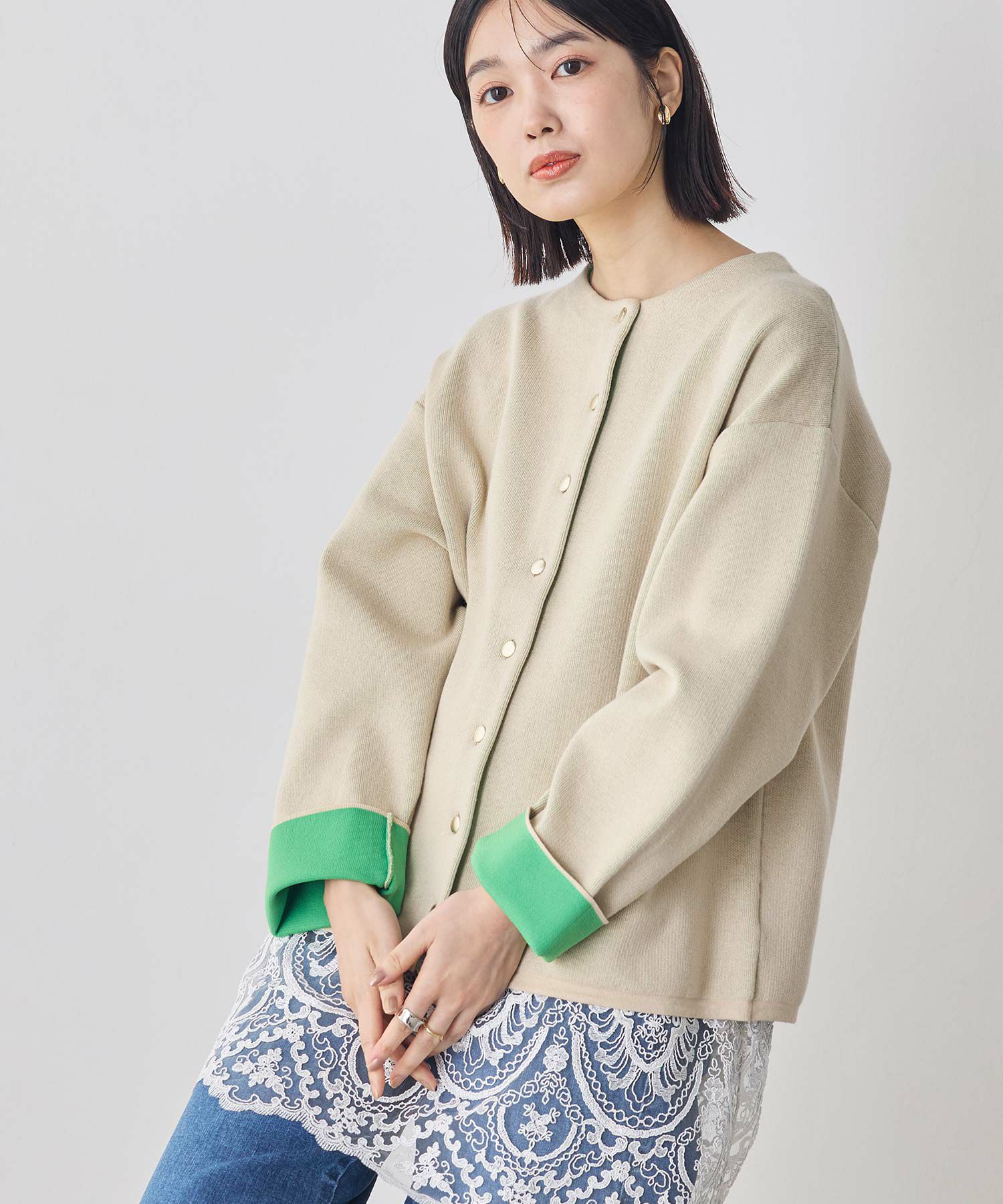 ベージュ